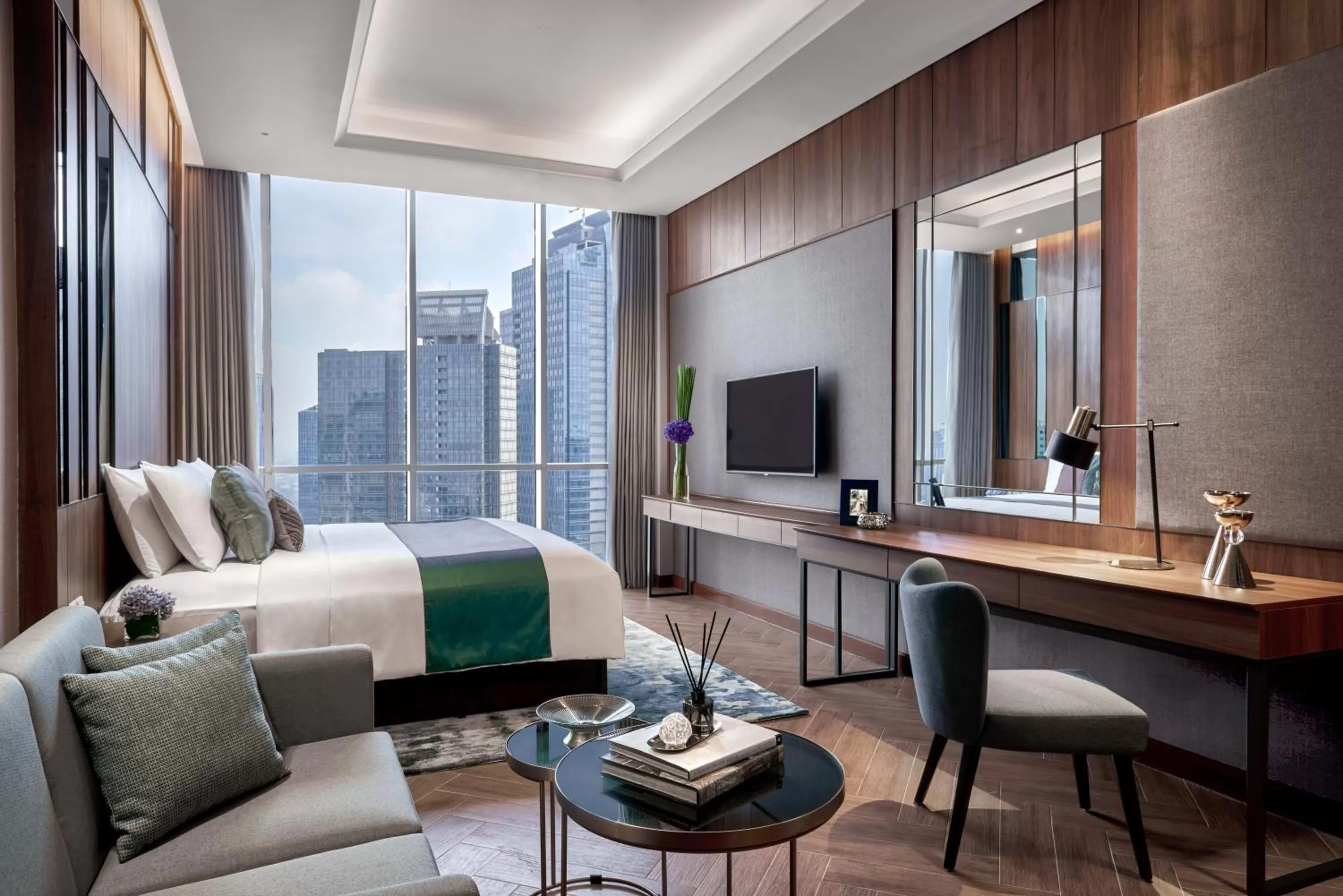 Photo of the whole room, Bed in Oakwood Premier Cozmo Jakarta