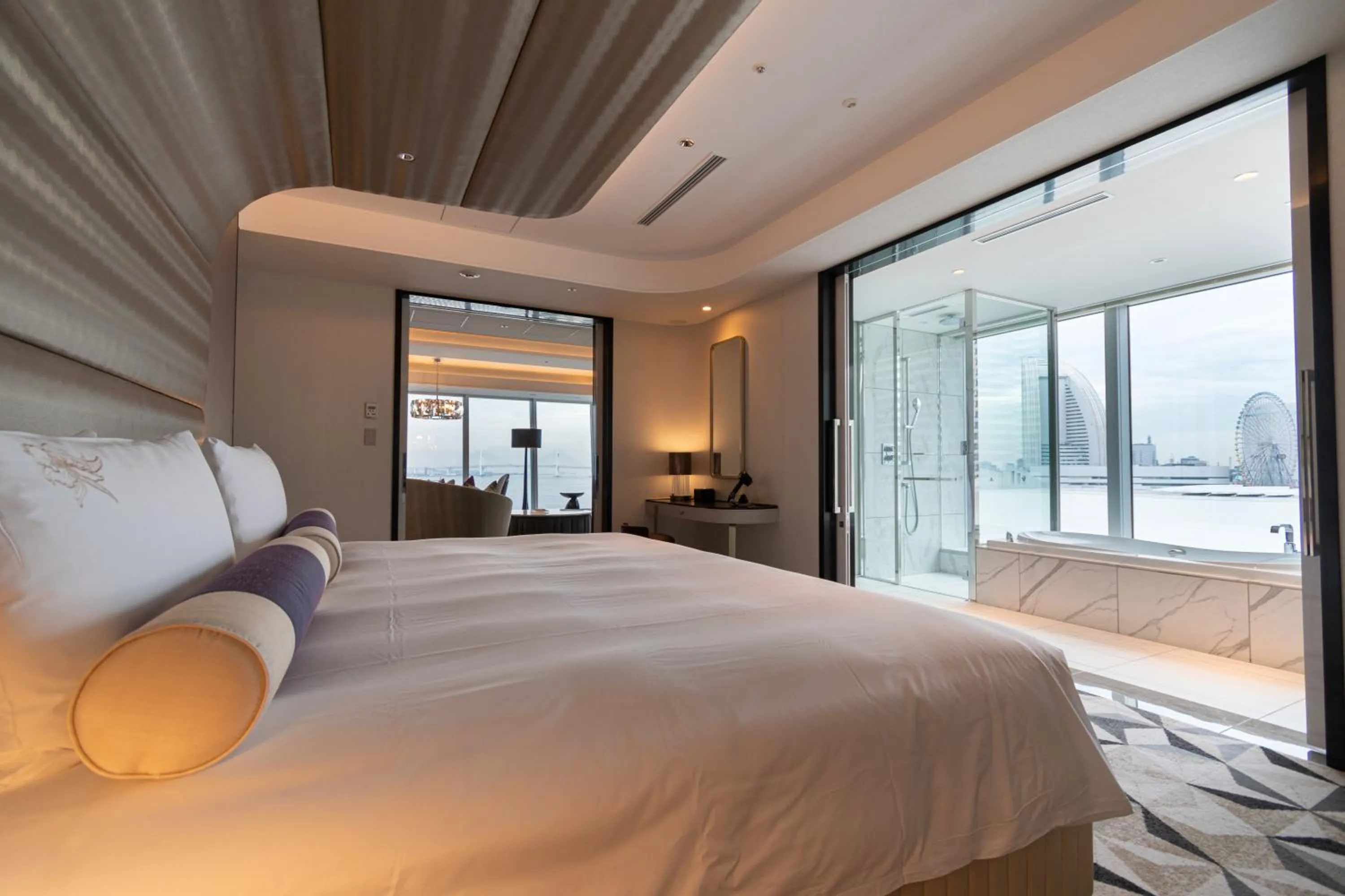 Photo of the whole room, Bed in The Kahala Hotel & Resort Yokohama