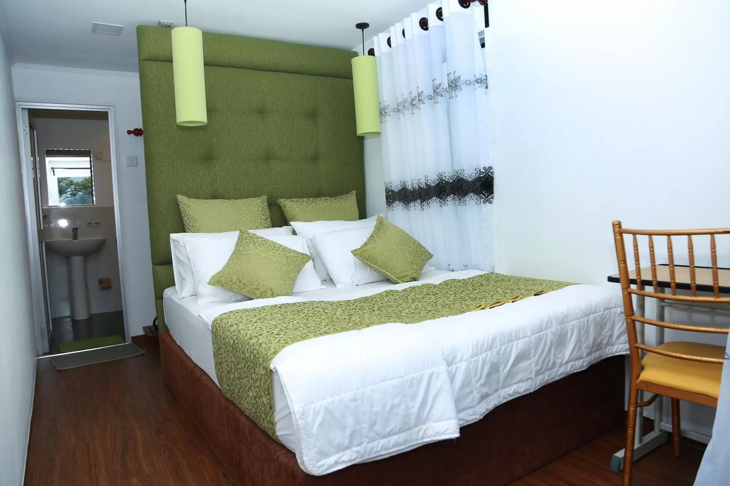 Deluxe Double Room with Balcony - single occupancy in Box on clouds Deluxe Double Room with Balcony - single occupancy in Box on clouds