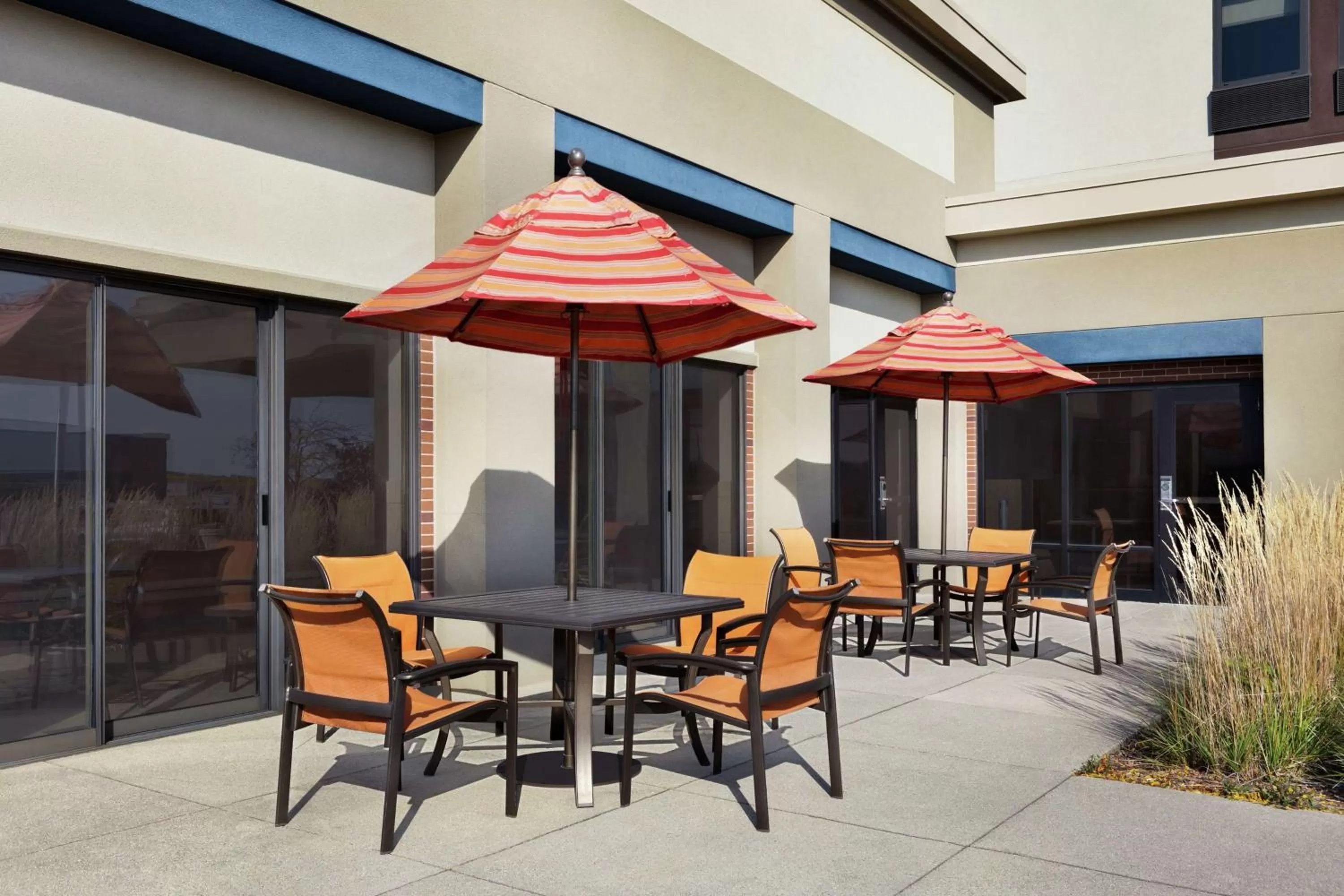 Patio in Hampton Inn Milwaukee Brookfield