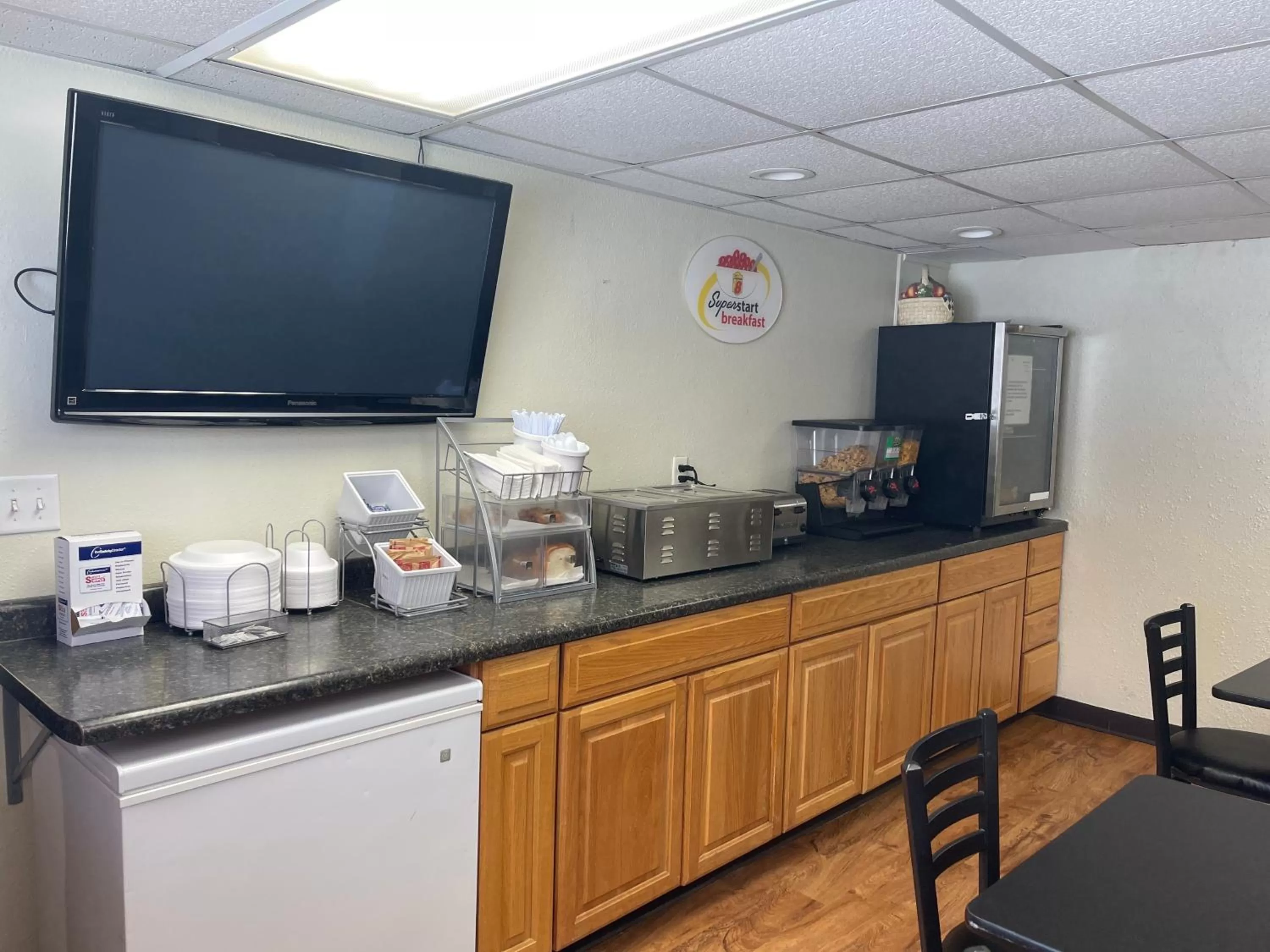 Coffee/tea facilities in Super 8 by Wyndham Bismarck