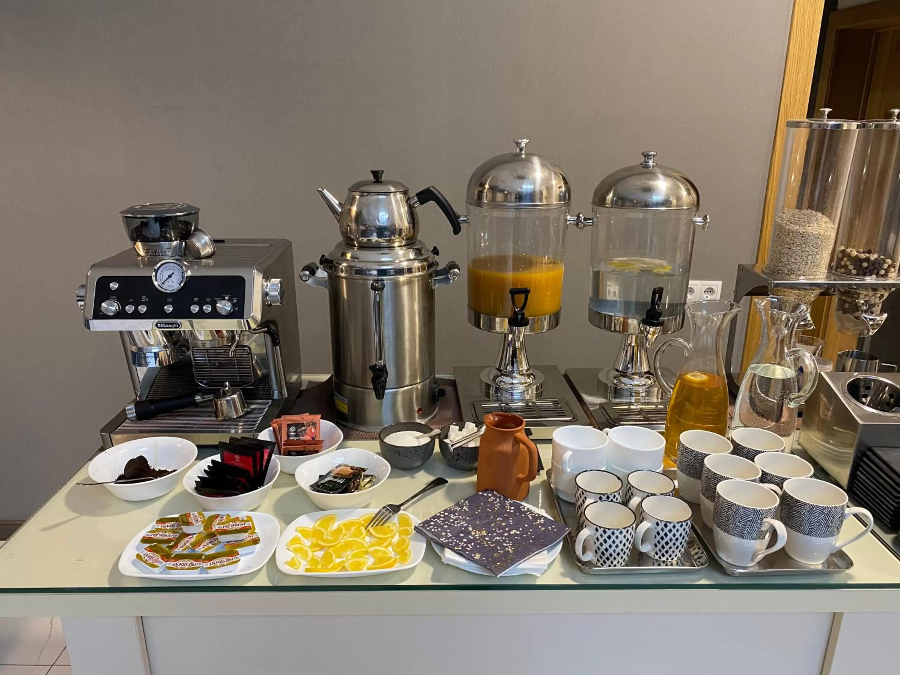 Restaurant/places to eat in Hotel Banovani