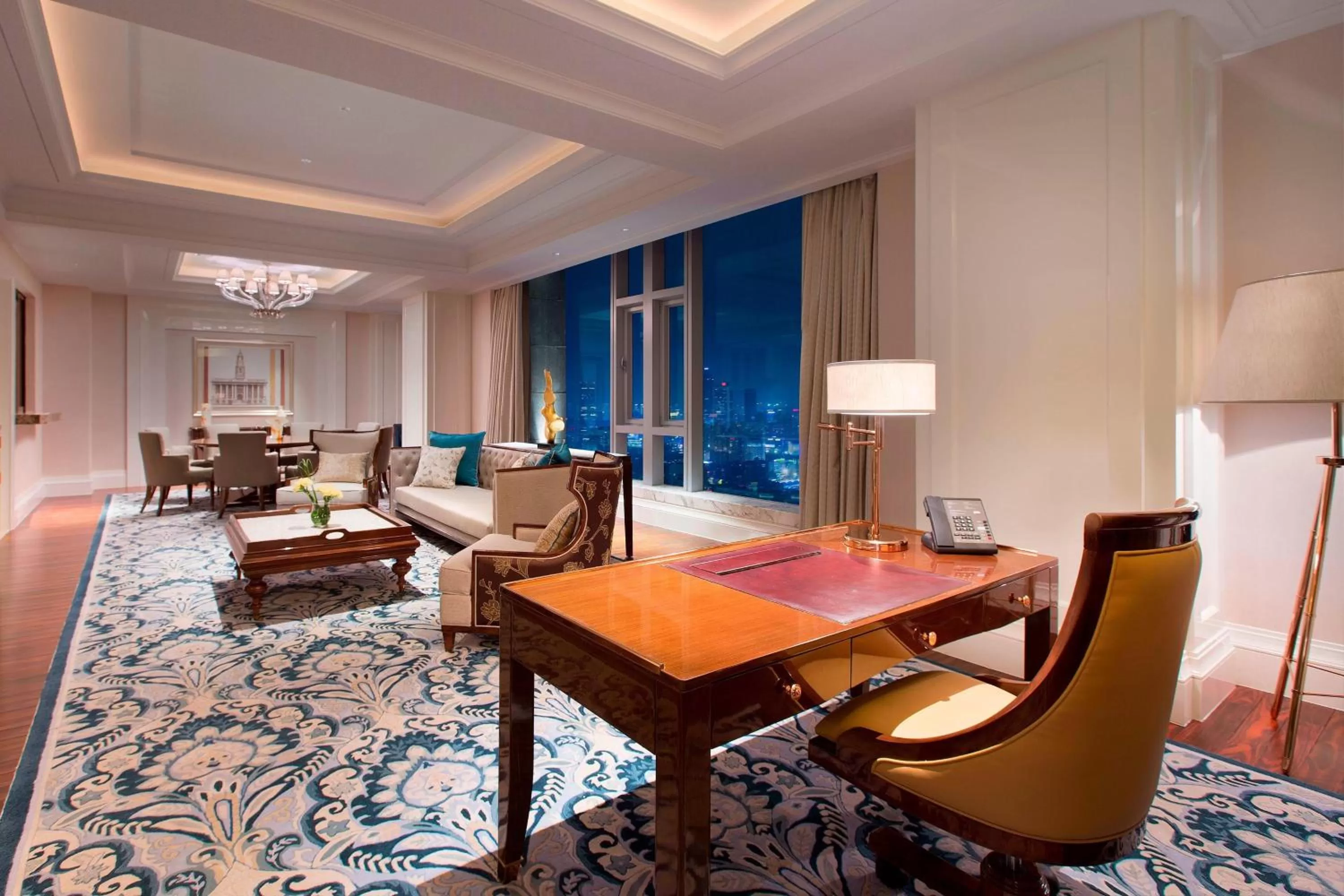 Living room in Sheraton Grand Wuhan Hankou Hotel