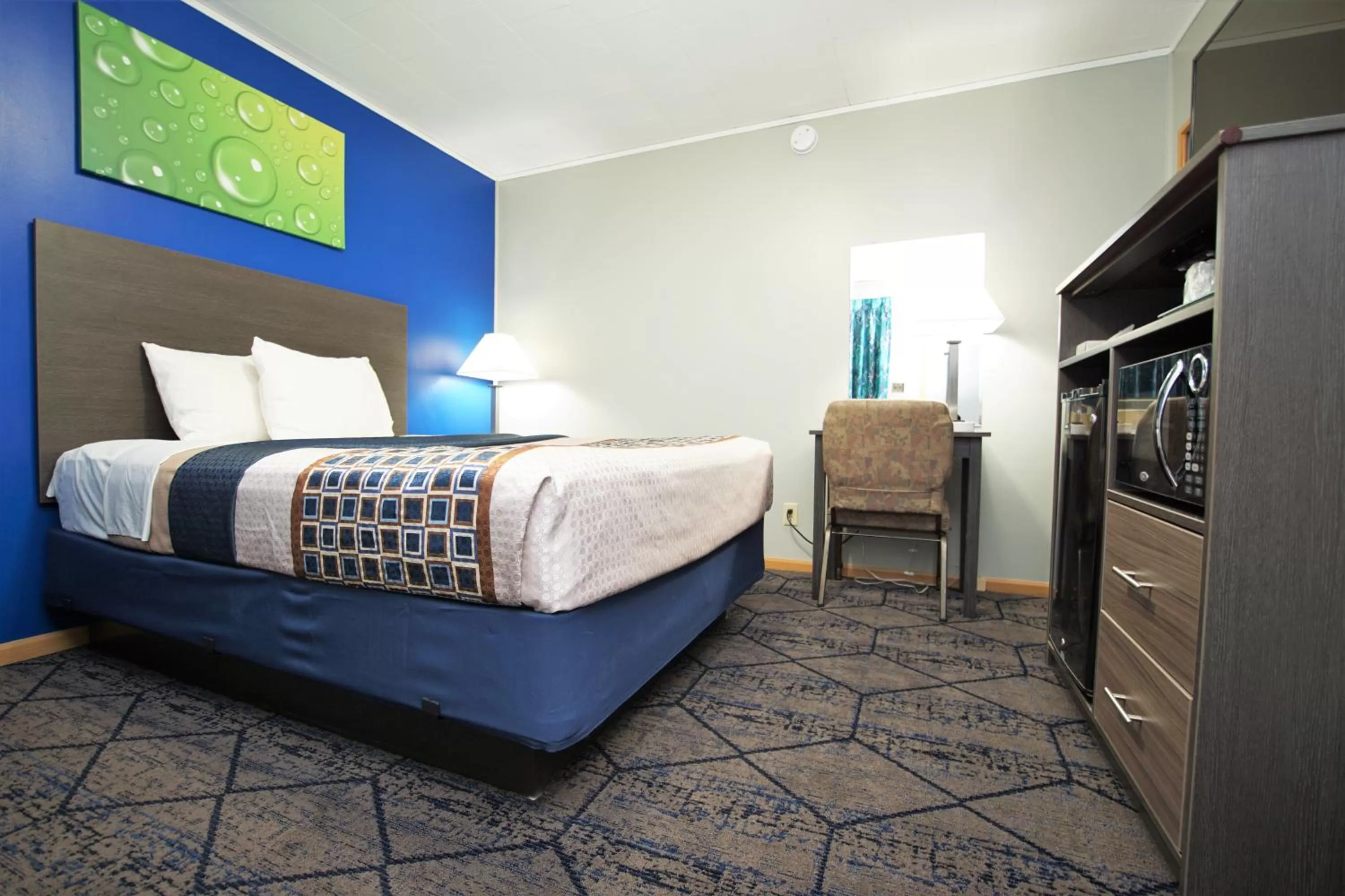 Photo of the whole room, Bed in Royal Inn Hudson I-94