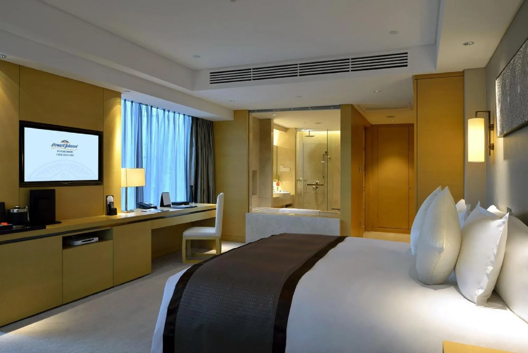 Bed in Howard Johnson IFC Plaza Ningbo