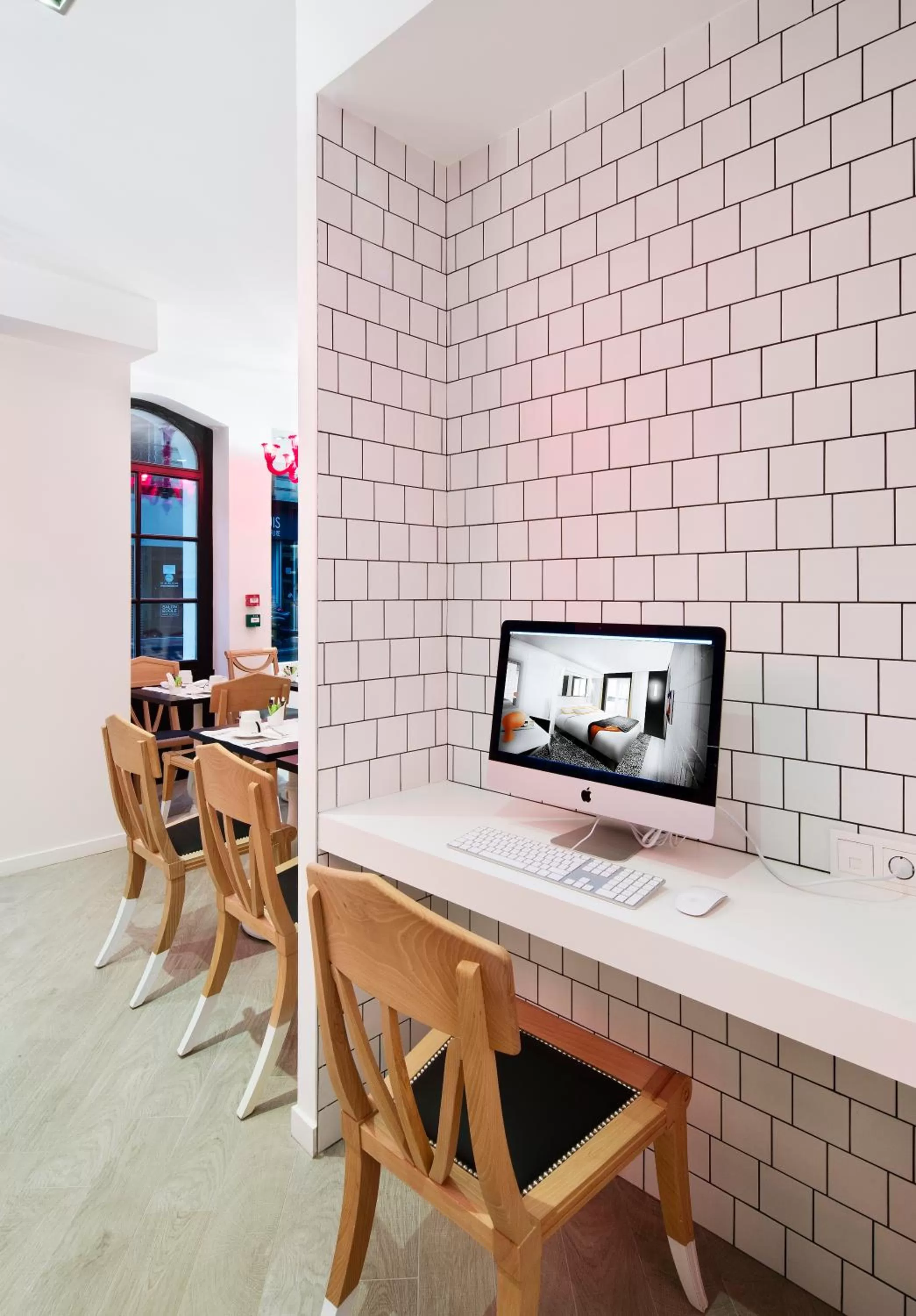 TV and multimedia in Best Western Premier Faubourg 88