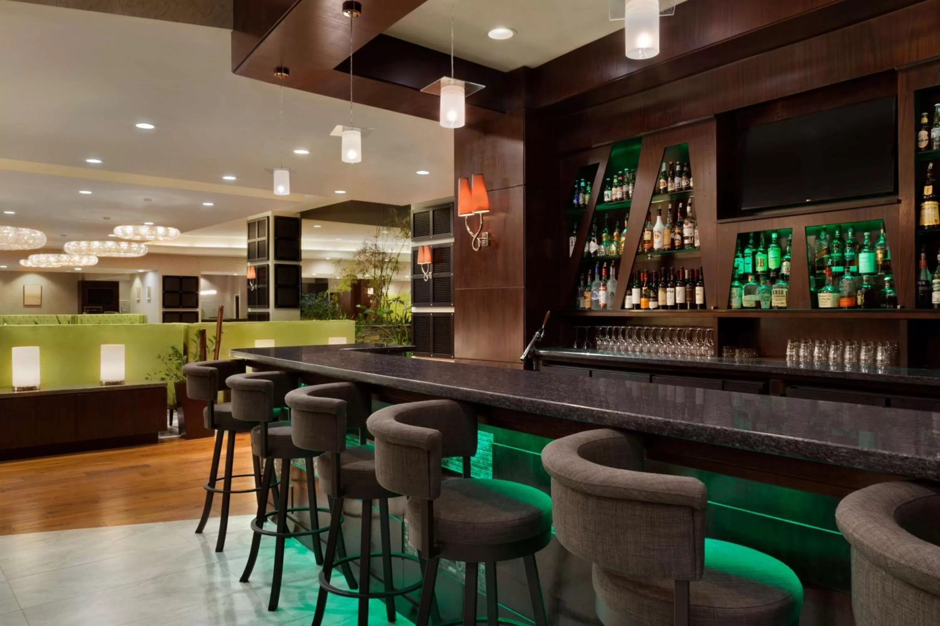 Lounge or bar in Embassy Suites Los Angeles Glendale
