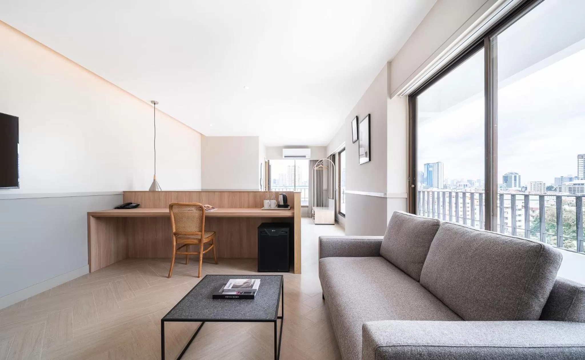 Living room, Seating Area in GLOW Sukhumvit 71