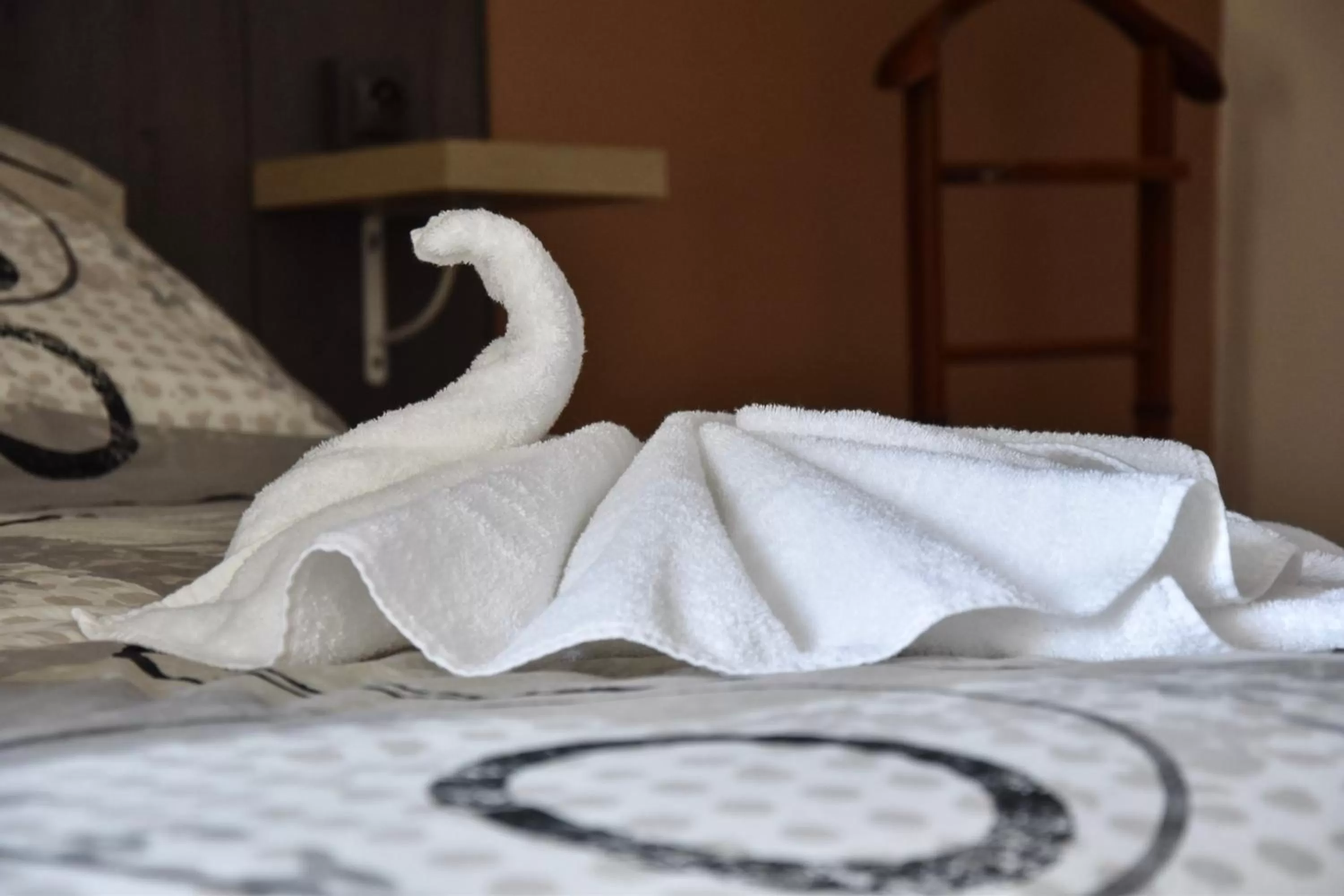 towels, Bed in Hotel des Remparts