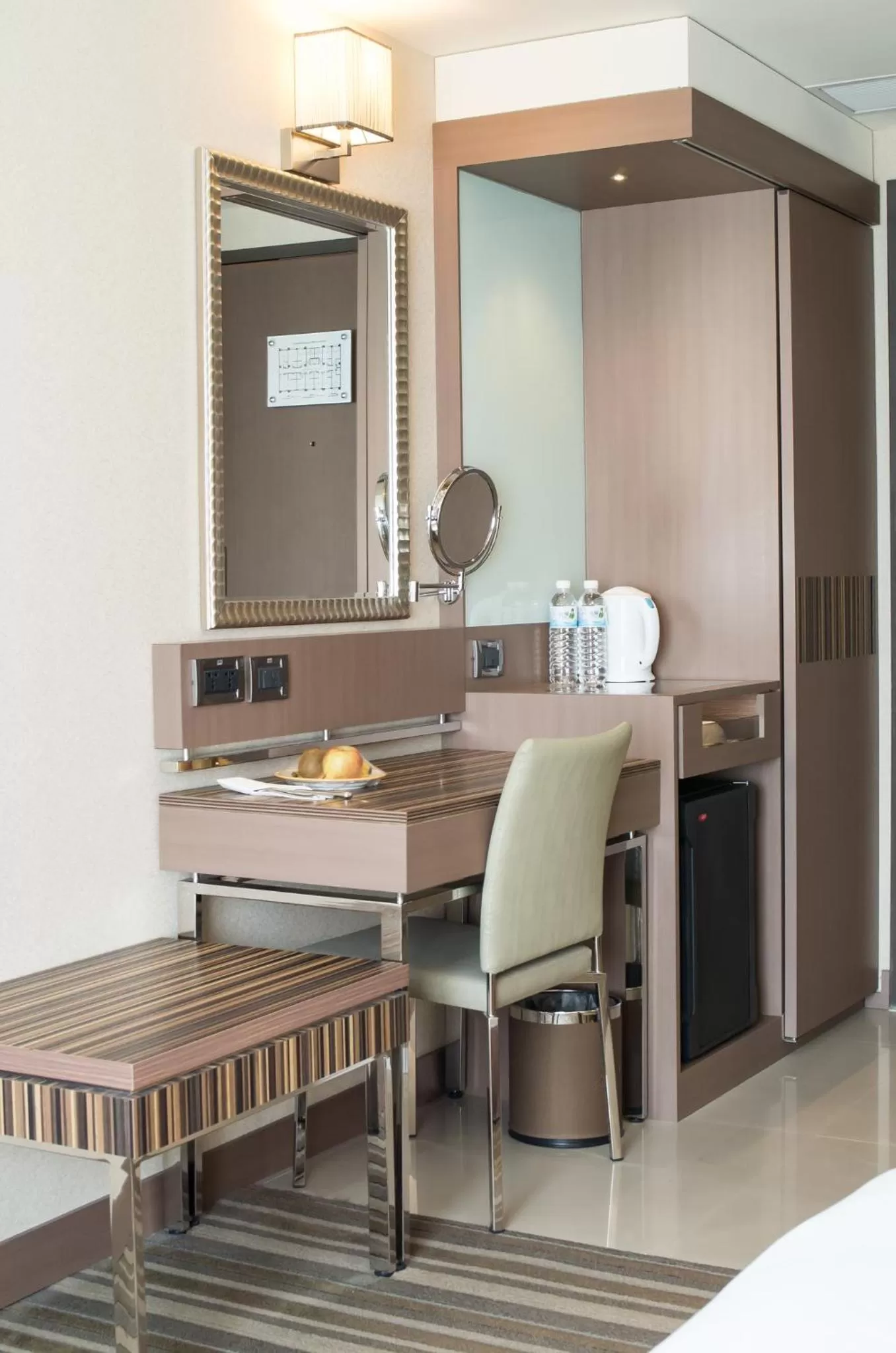 Deluxe Family Room with City View in Lishiuan Hotel