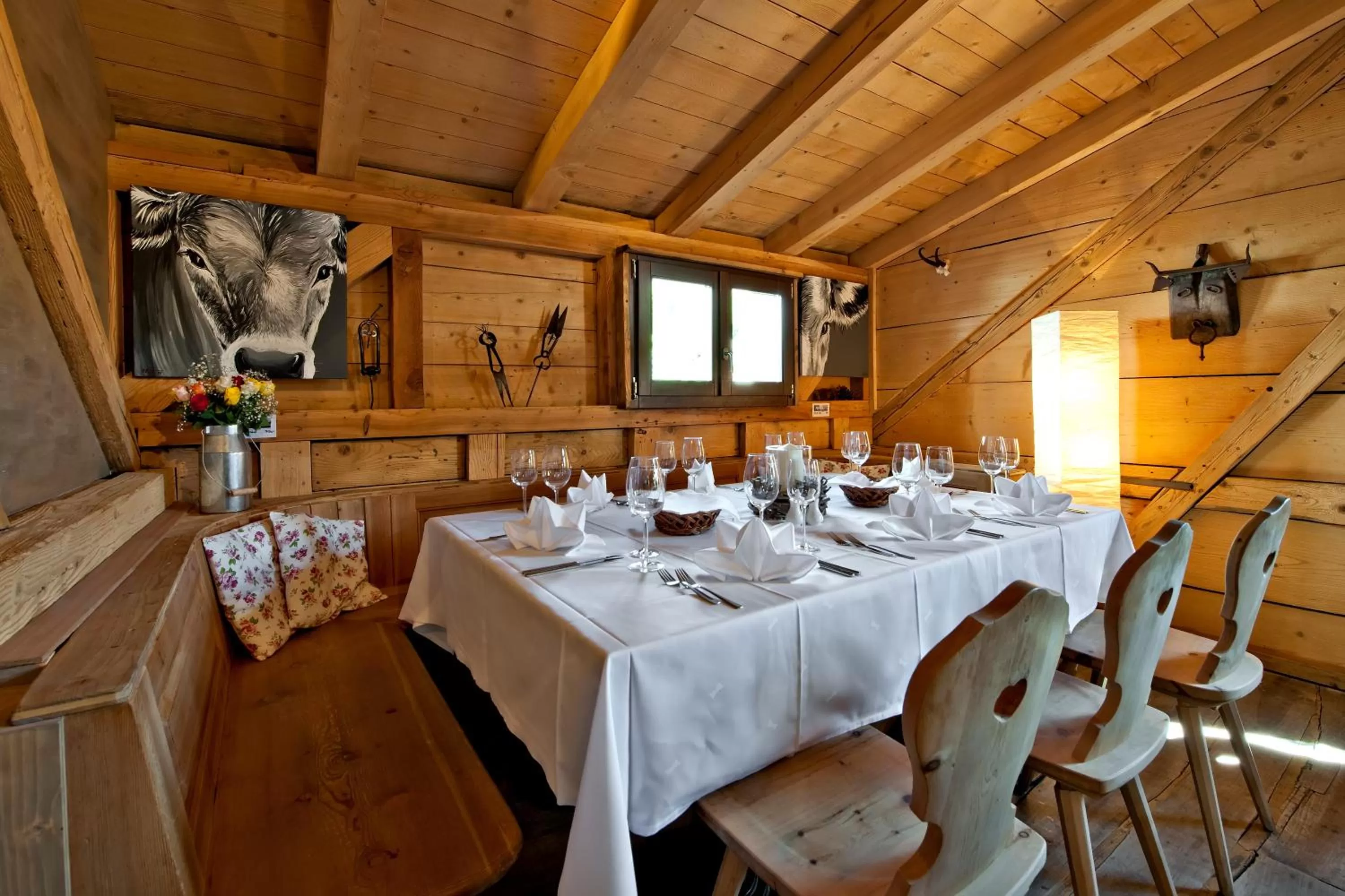 Restaurant/places to eat in Hotel Station