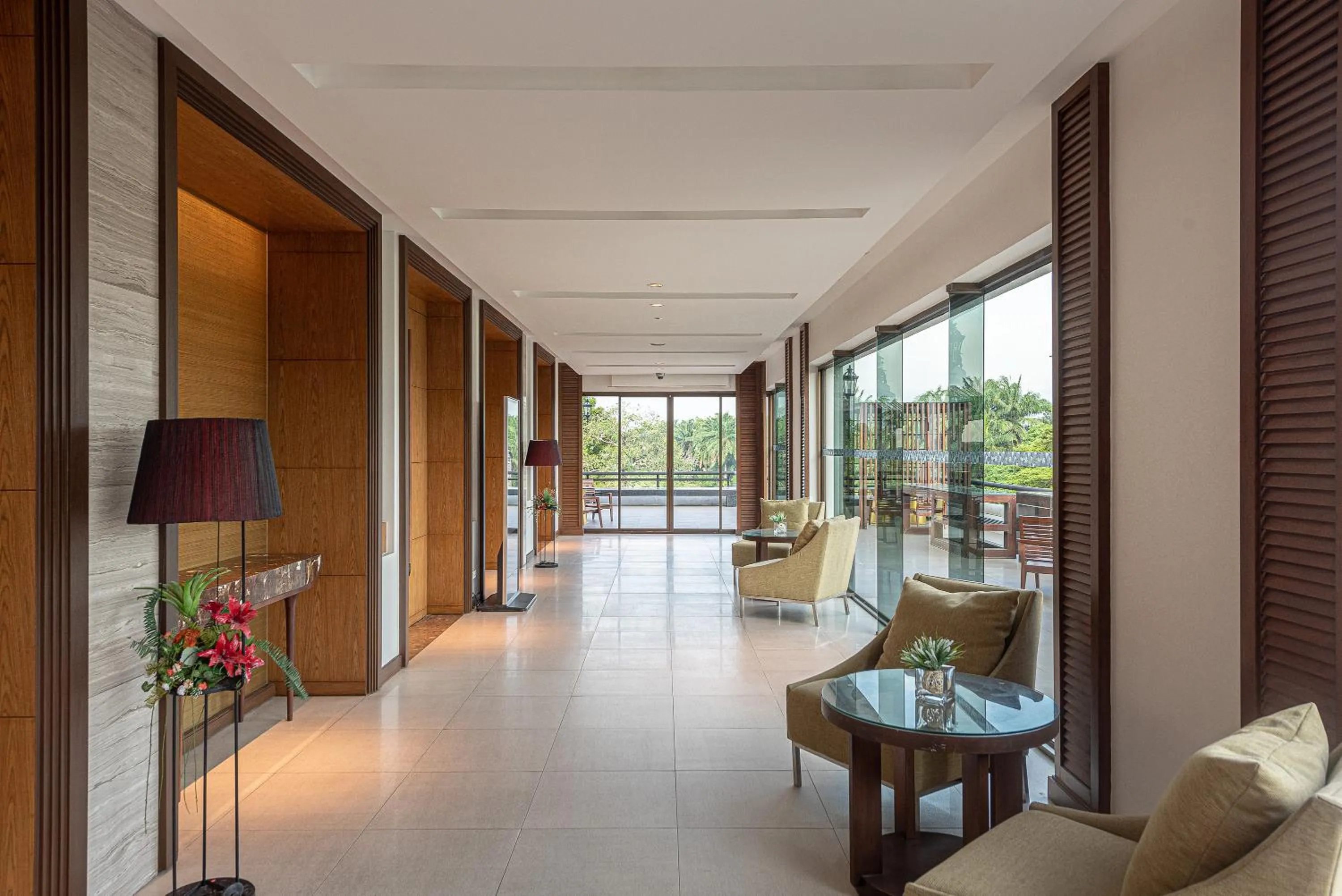Seating area in Summit Windmill Golf Suite Hotel at Suvarnabhumi