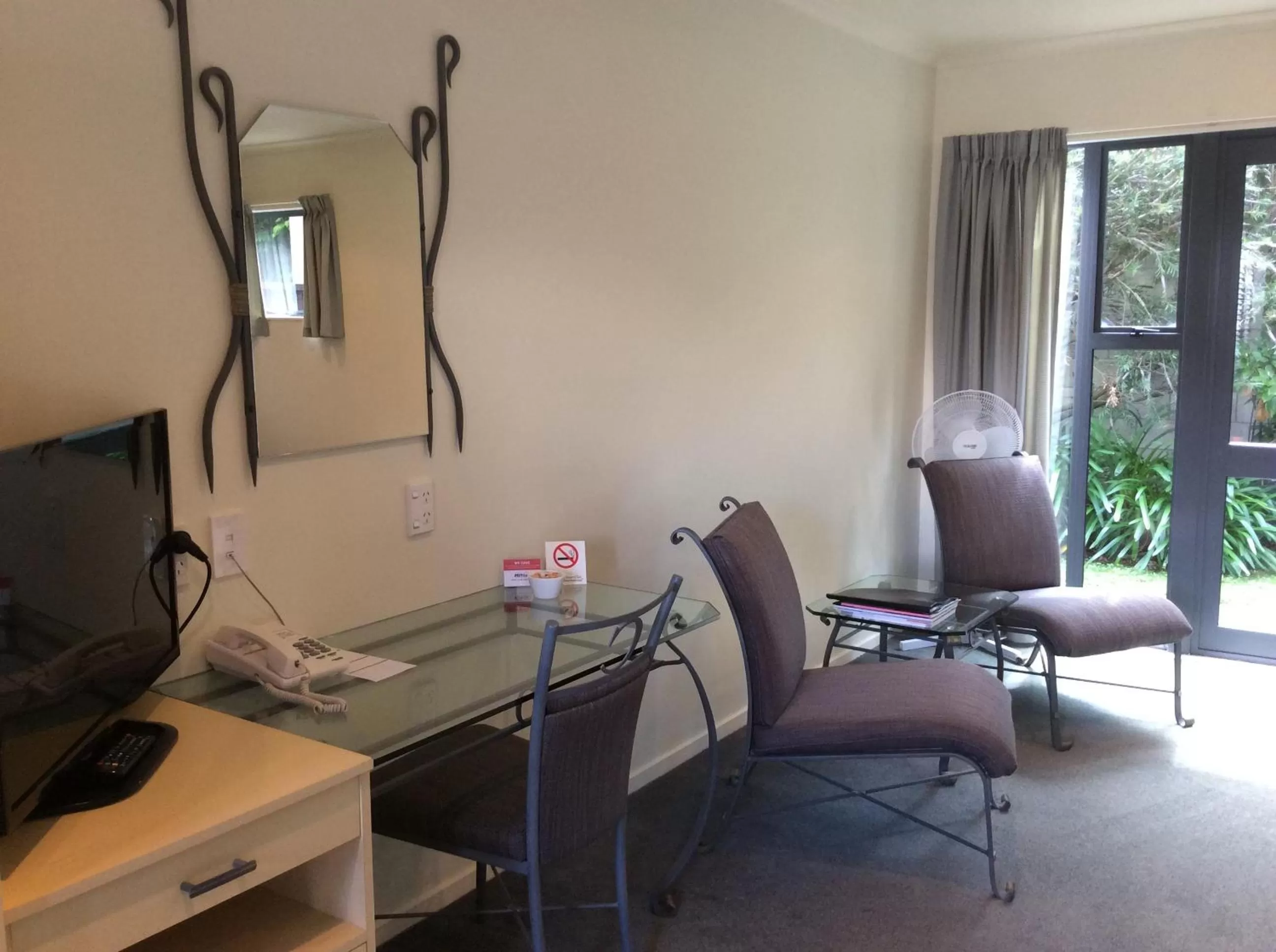 TV and multimedia in Chancellor Motor Lodge and Conference Centre