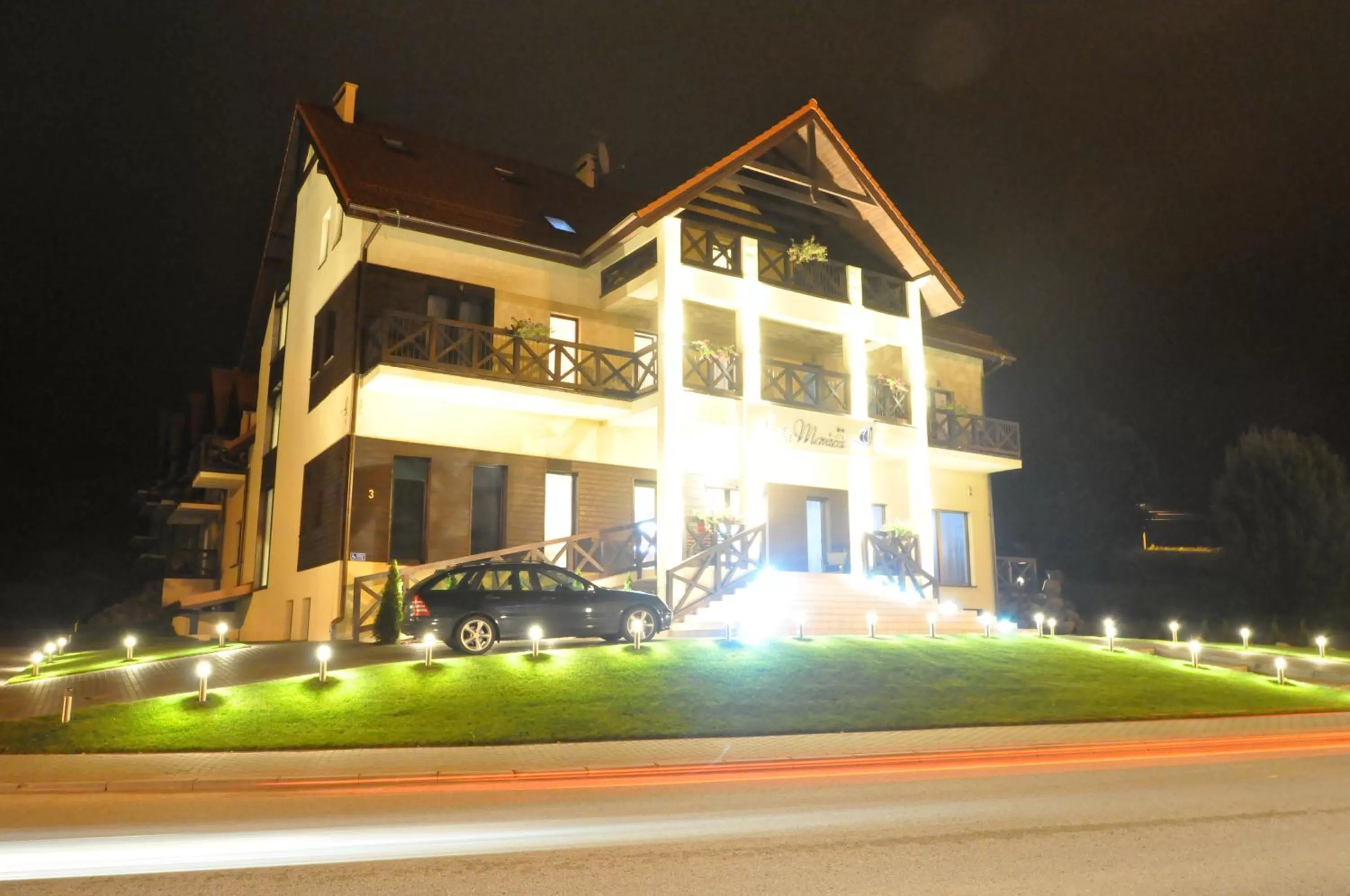 Facade/entrance, Property Building in Hotel Santa Monica
