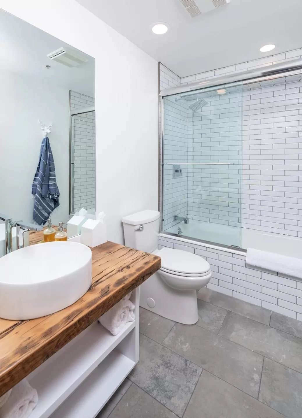 Bathroom in ViewPoint Hotel