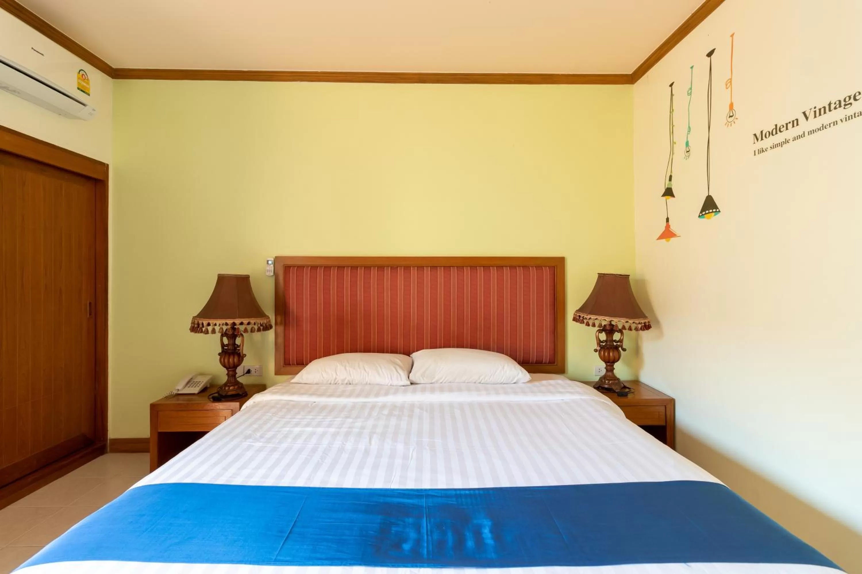 Bed in Thipurai Beach Hotel