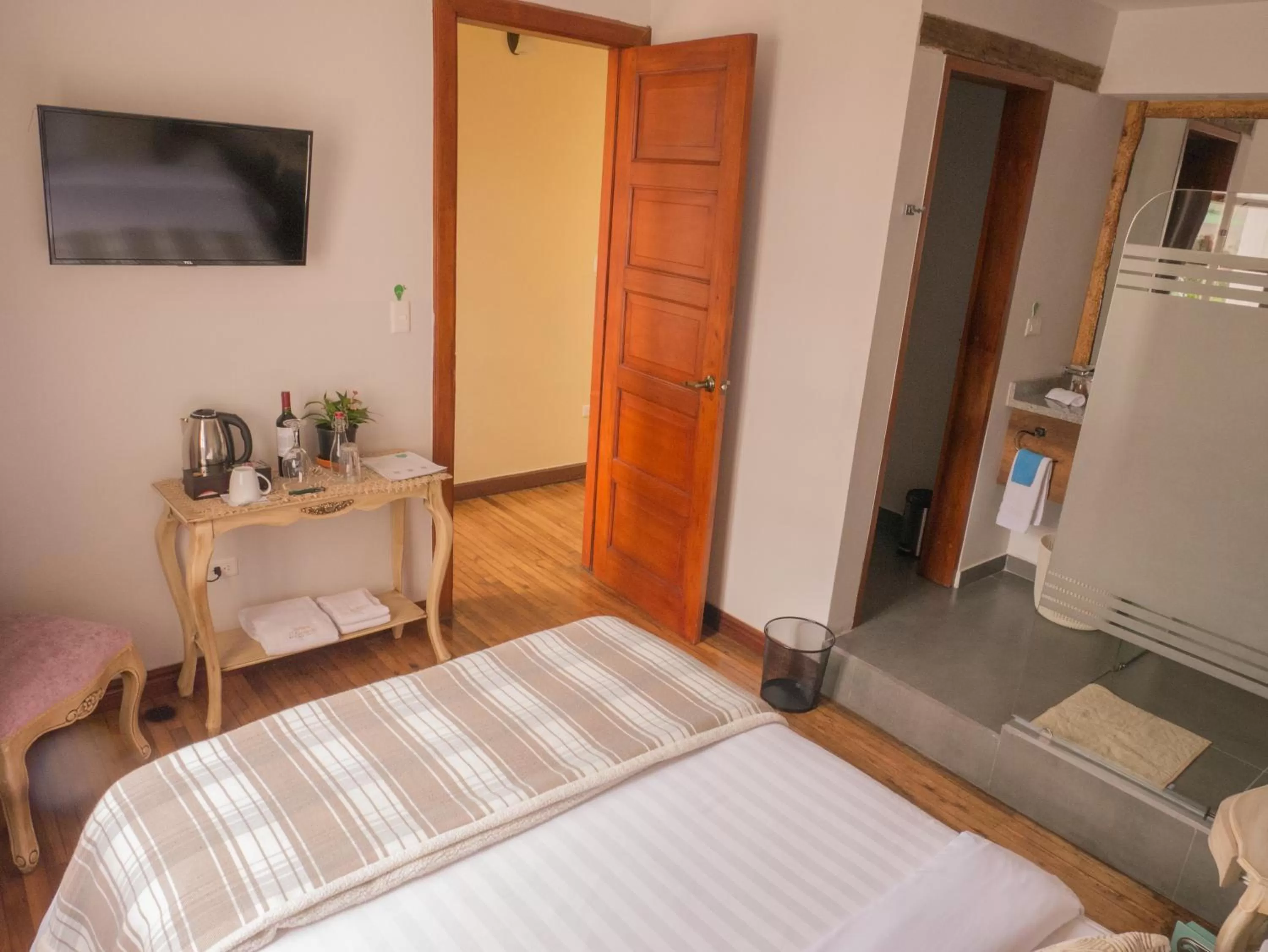 Coffee/tea facilities, Bed in Boutique Hotel in Quito Hotel Casona 1914