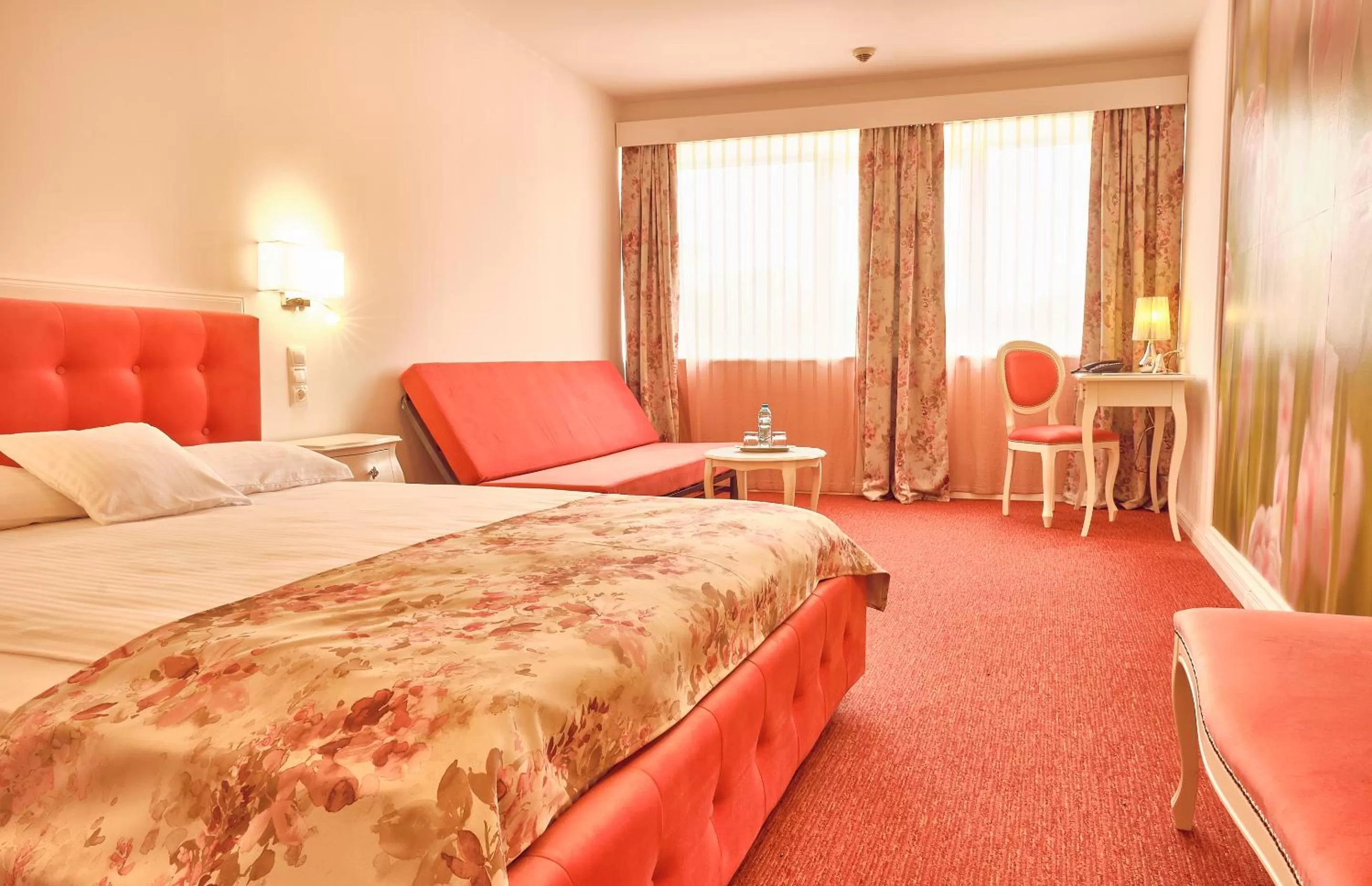 Photo of the whole room, Bed in Continental Forum Bucuresti Palatul Parlamentului