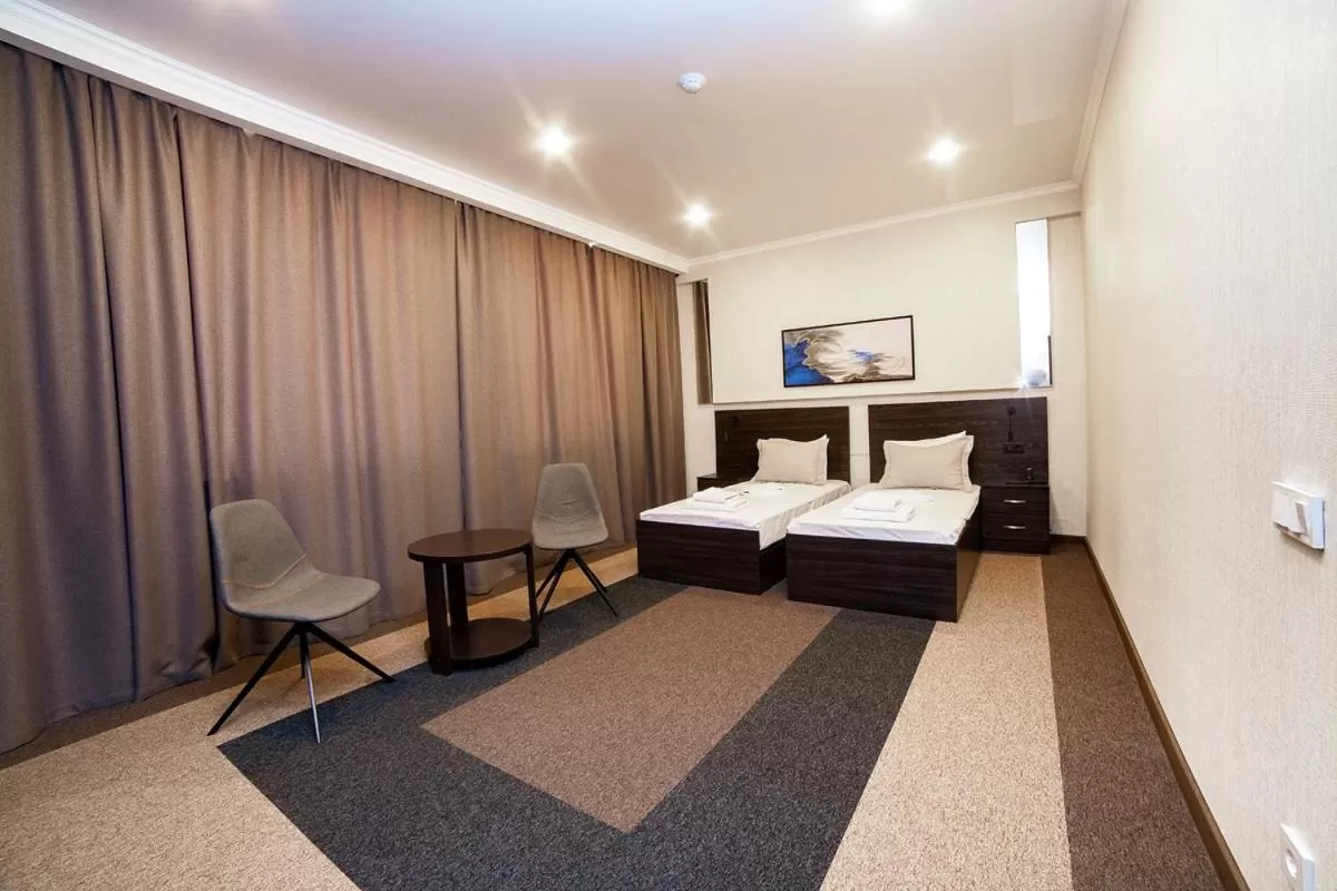 Photo of the whole room, Bed in Meridian