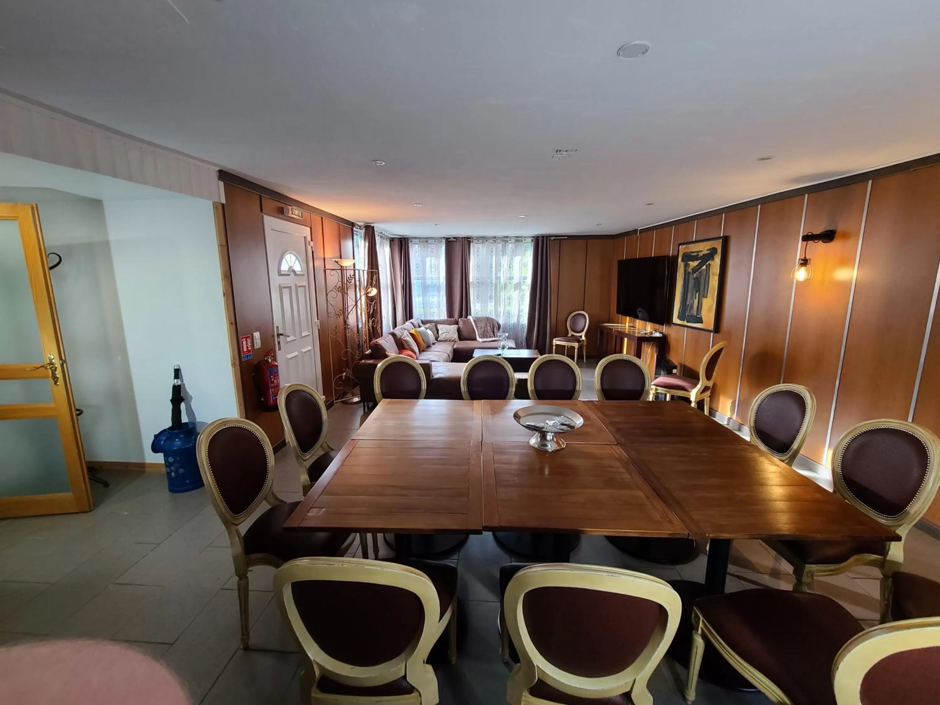 Communal lounge/ TV room in L'Etable Gourmande