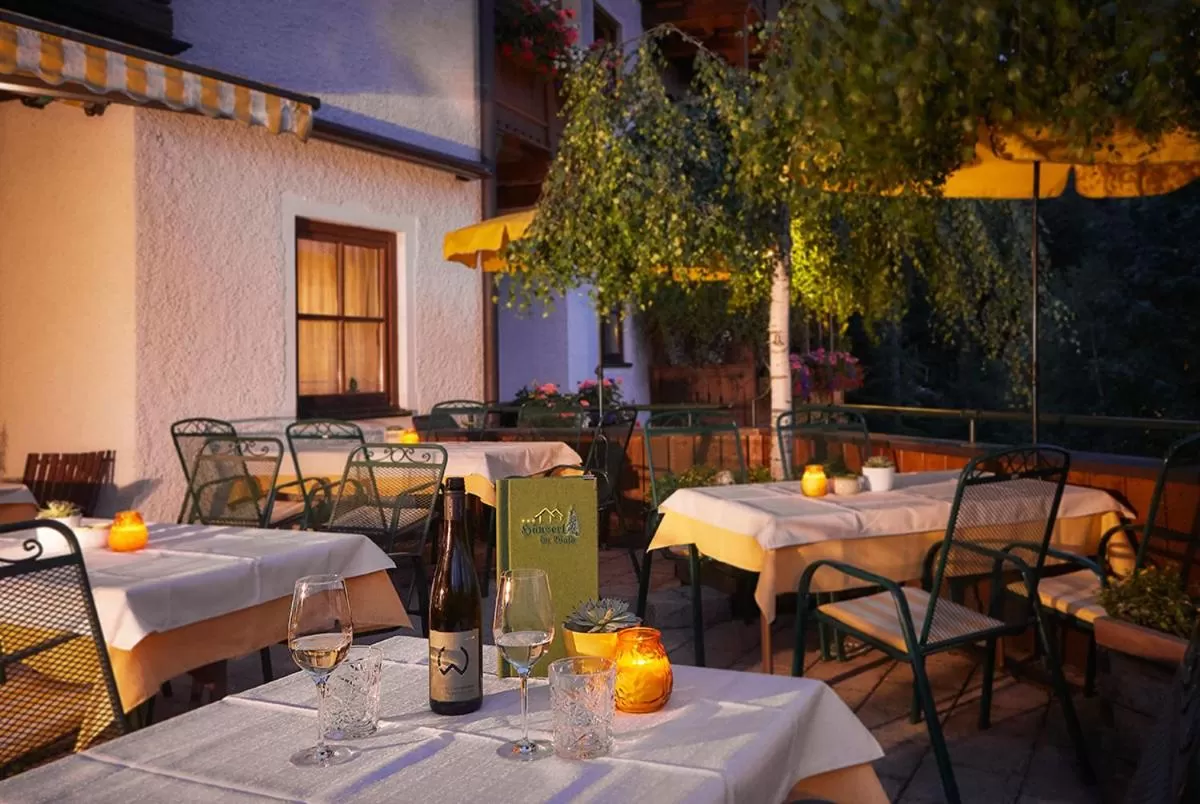 Restaurant/Places to Eat in Hotel Häuserl im Wald