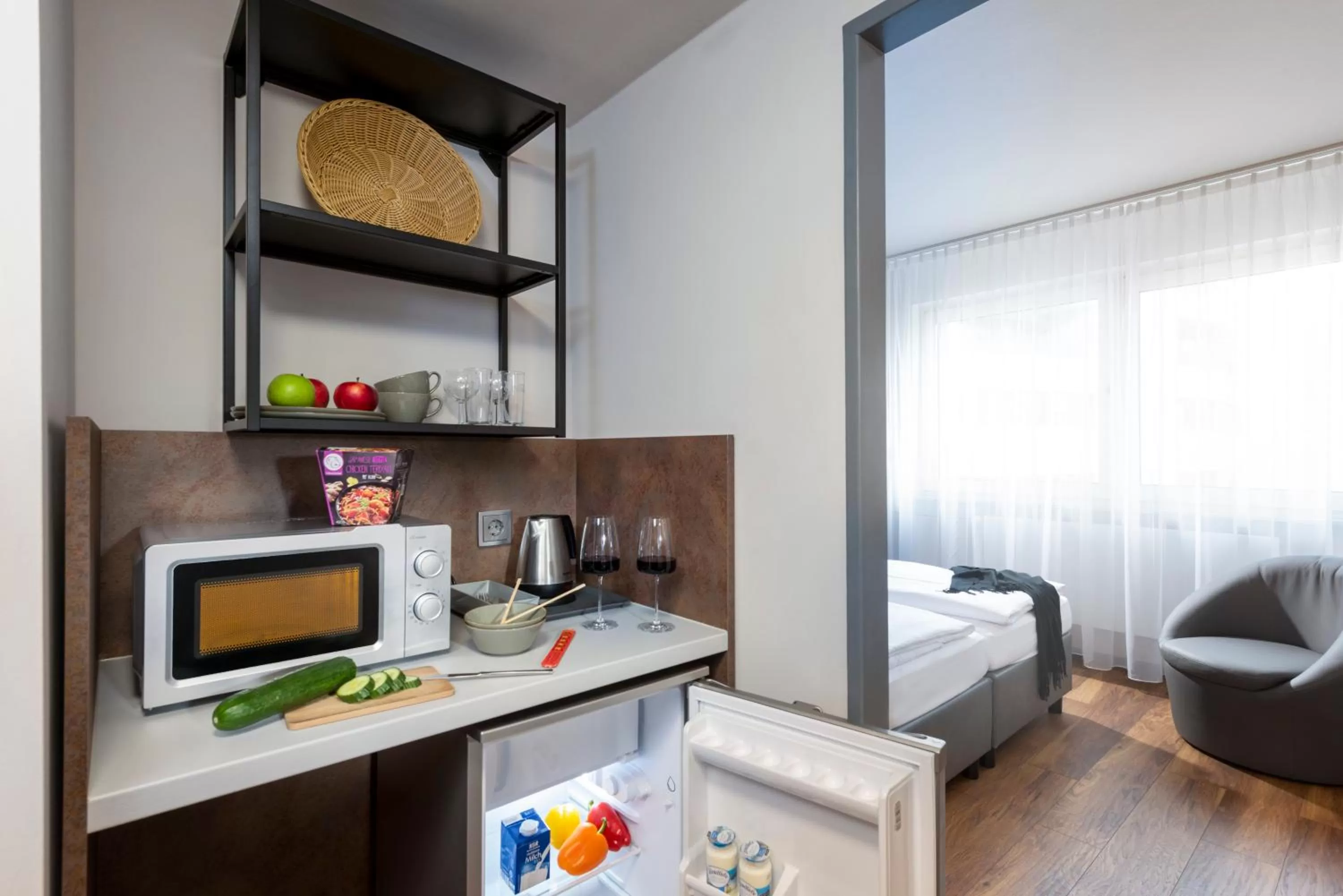 Coffee/tea facilities, Bed in SORAT Hotel Berlin