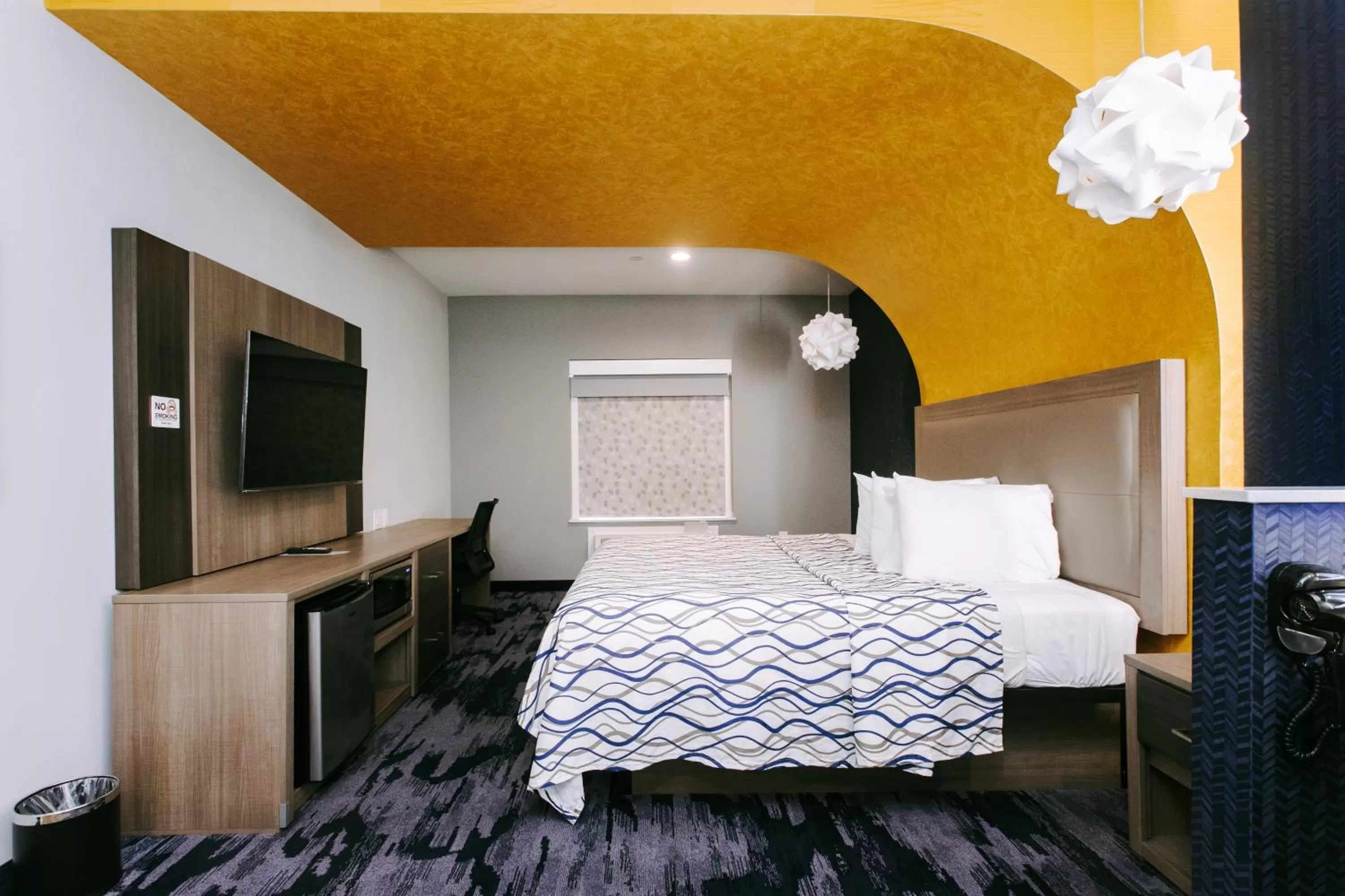 Bed in Palace Inn Blue Houston East Beltway 8