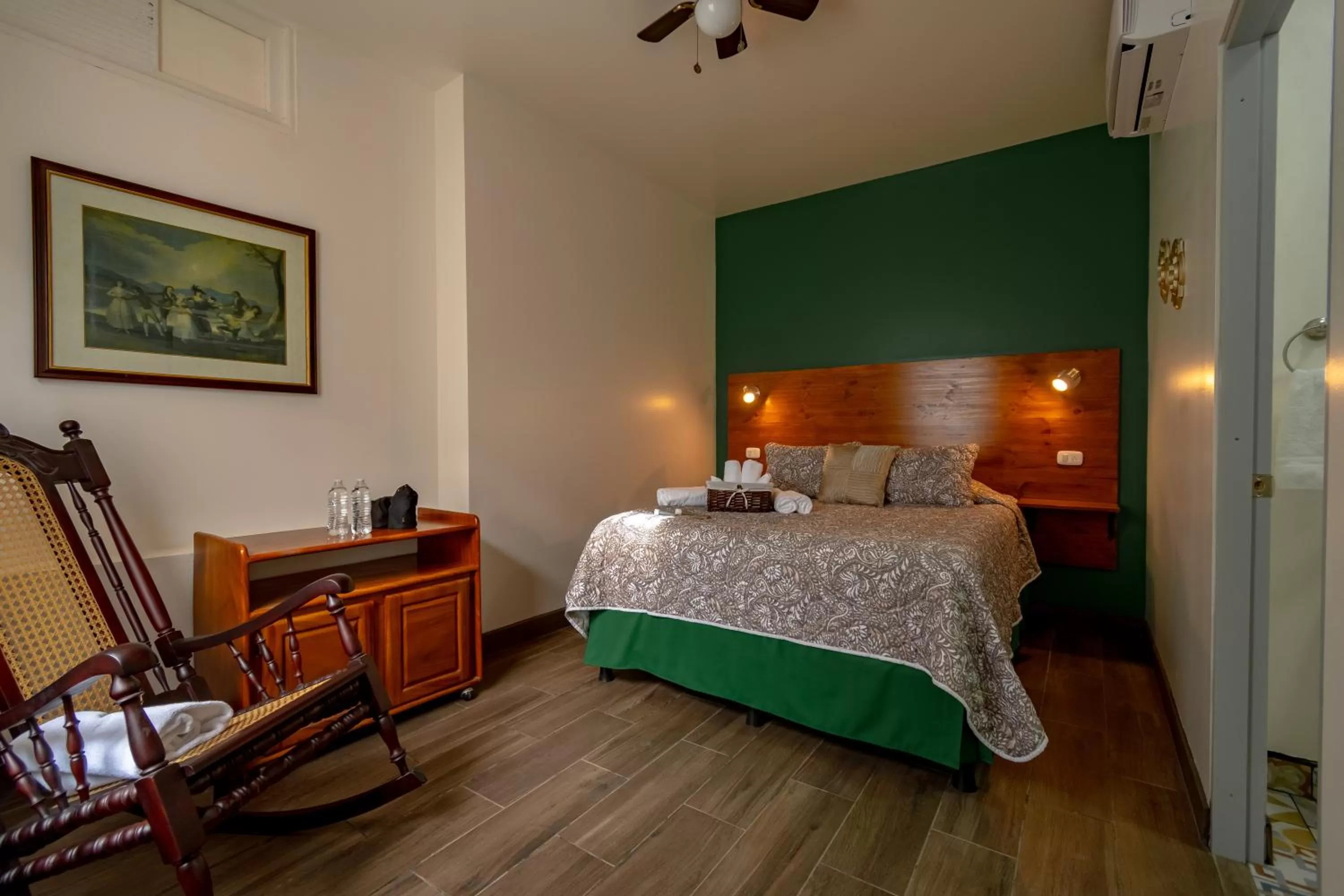 Bed in Alice y Juancito Boutique Hotel