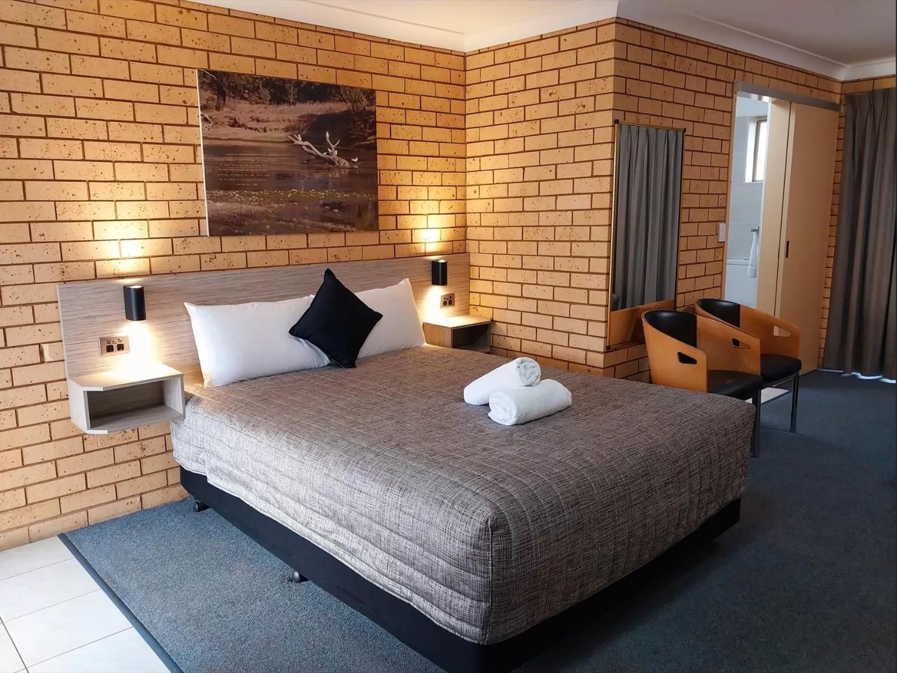 Bed in Tallarook Motor Inn