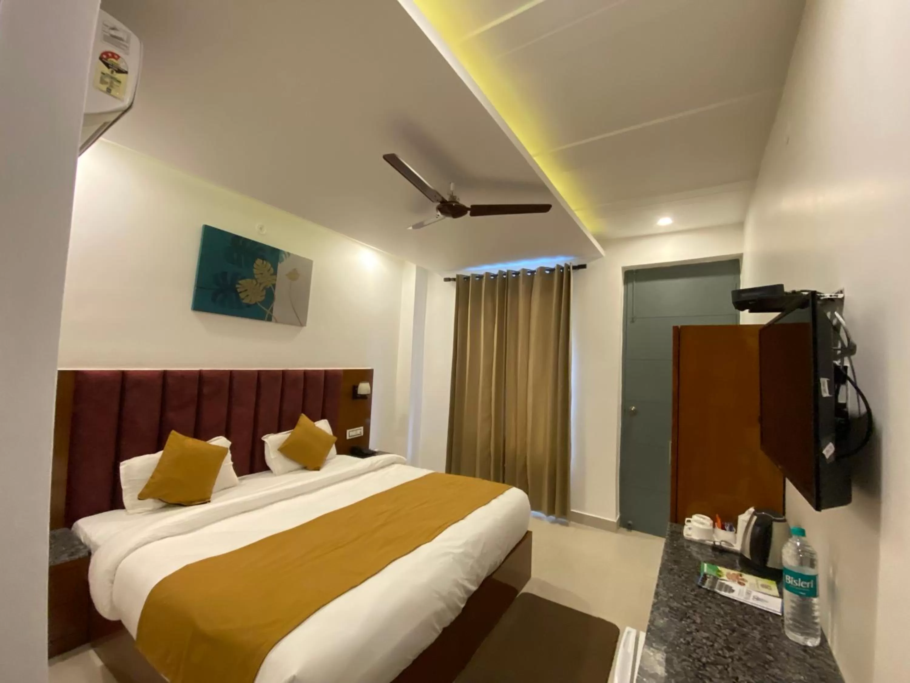 Bed in Hotel Shiva Yog Sthal