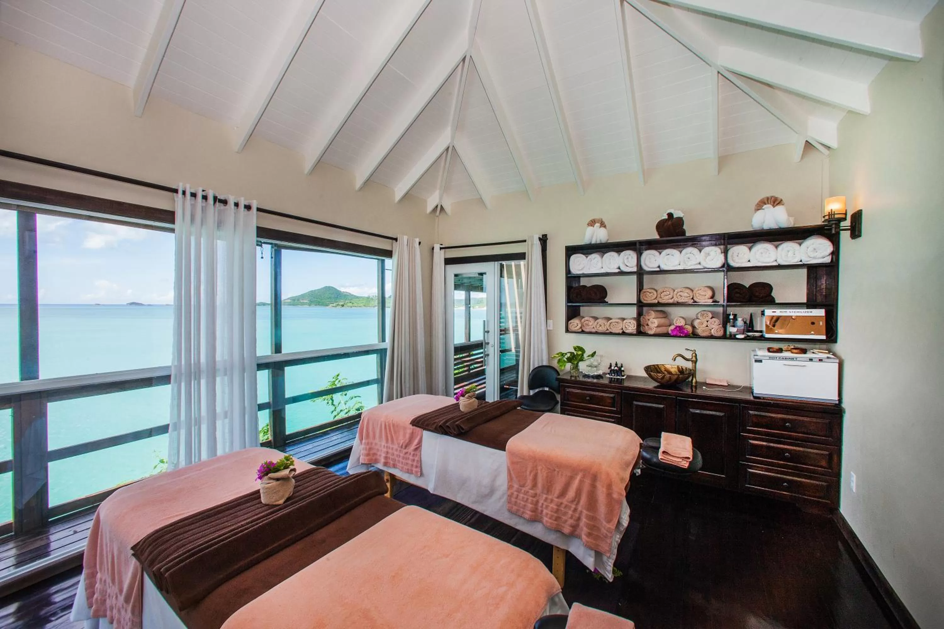 Property building, Bed in COCOS Hotel Antigua - All Inclusive - Adults Only