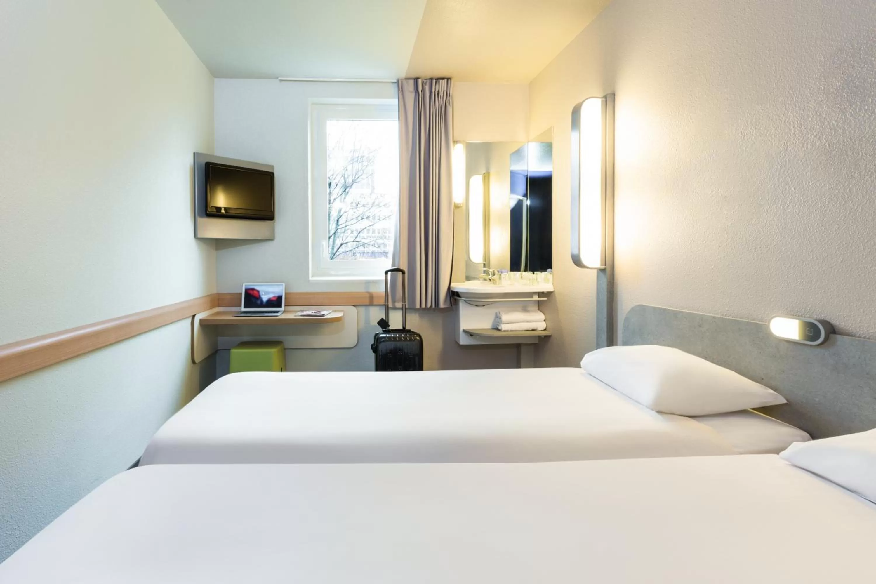 Staff, Bed in ibis budget Paris Porte De Montmartre