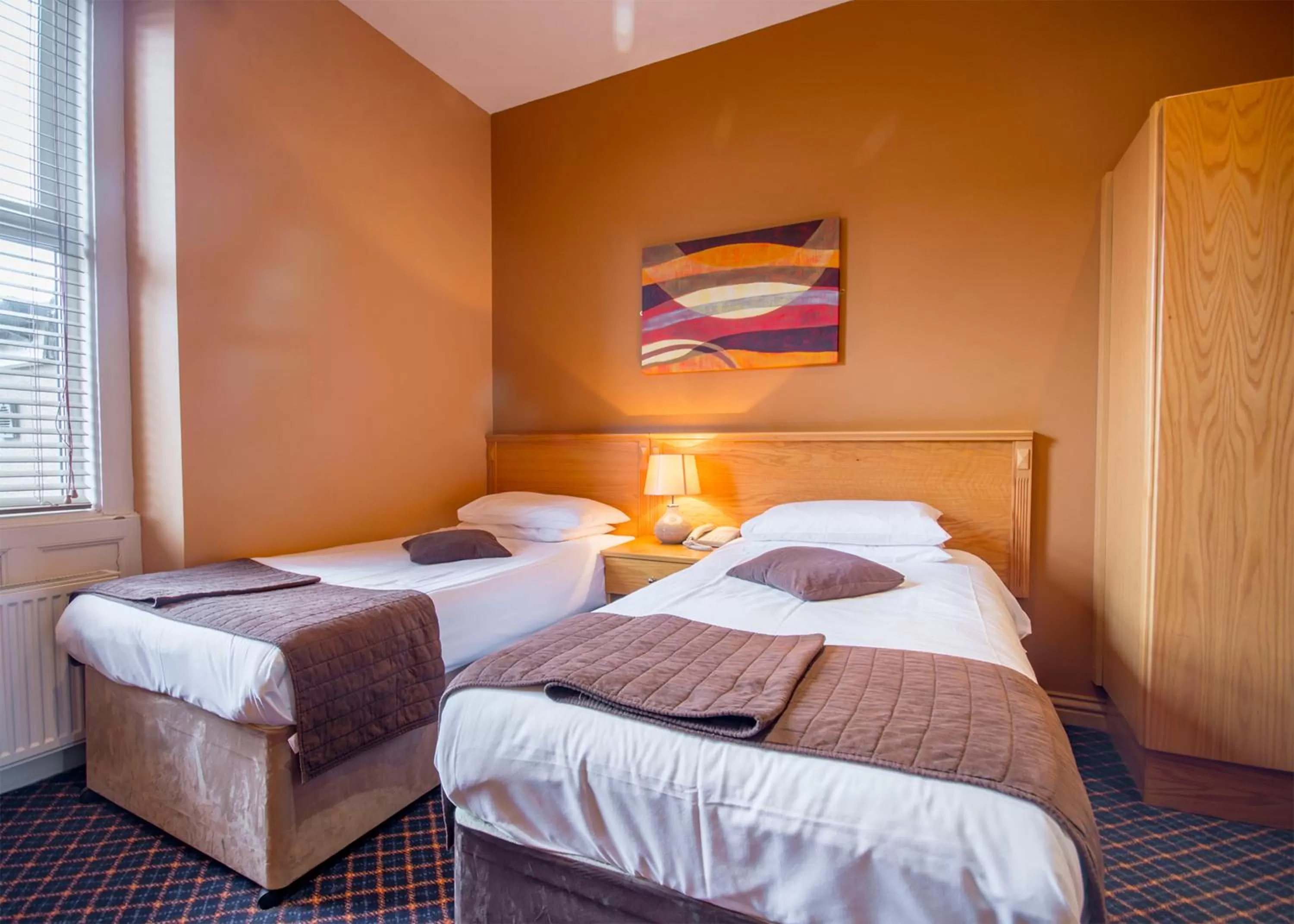 Bedroom, Bed in Smiths Hotel