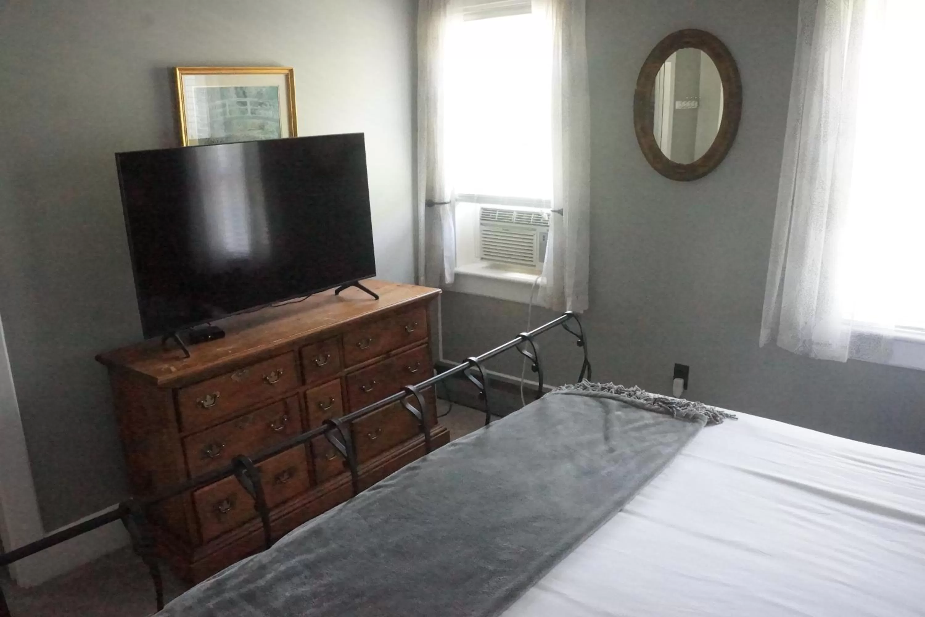 Bed in The Frogtown Inn