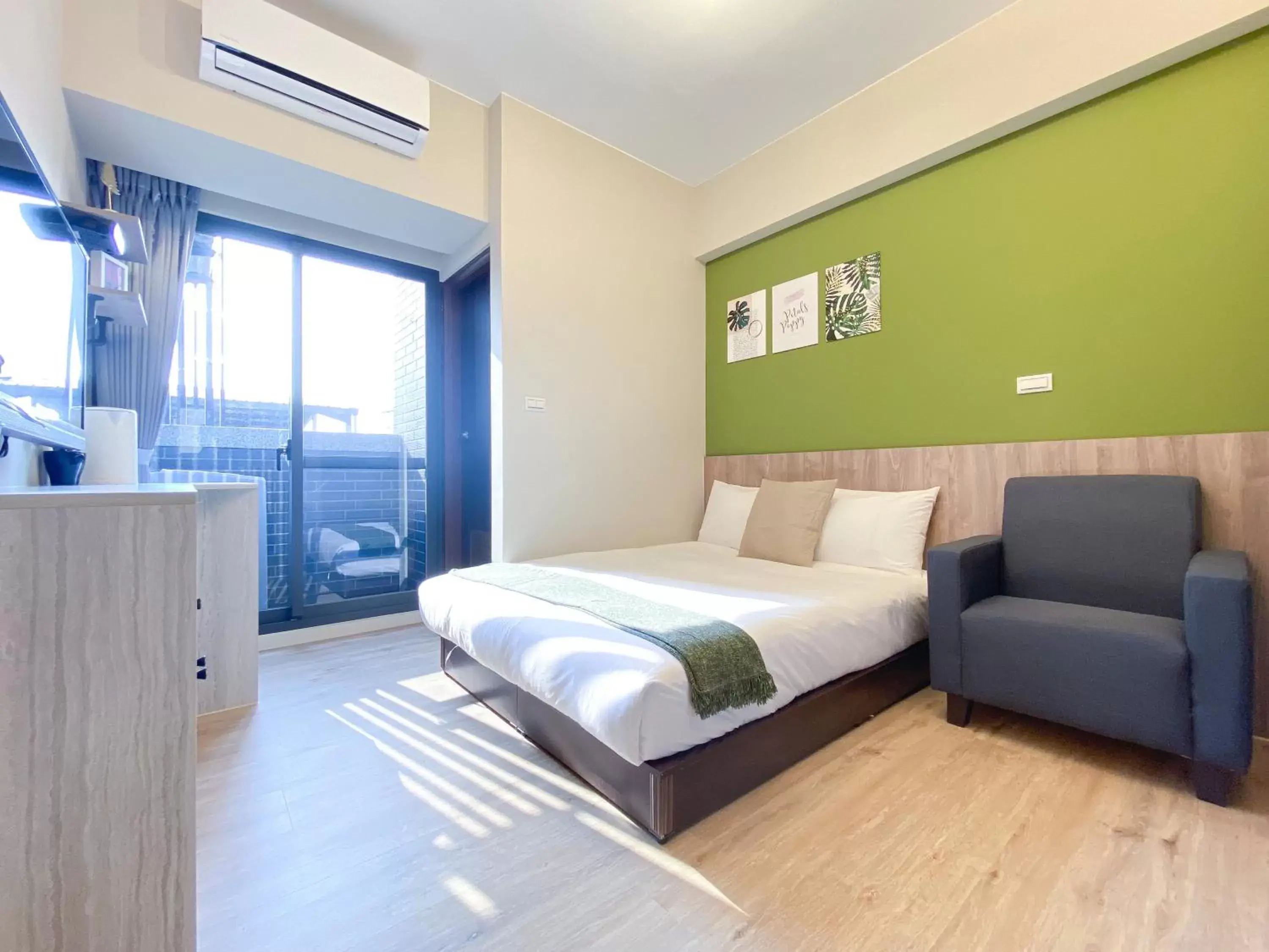 Double Room with Balcony in 想想旅居 Allegro Hostel Double Room with Balcony in 想想旅居 Allegro Hostel