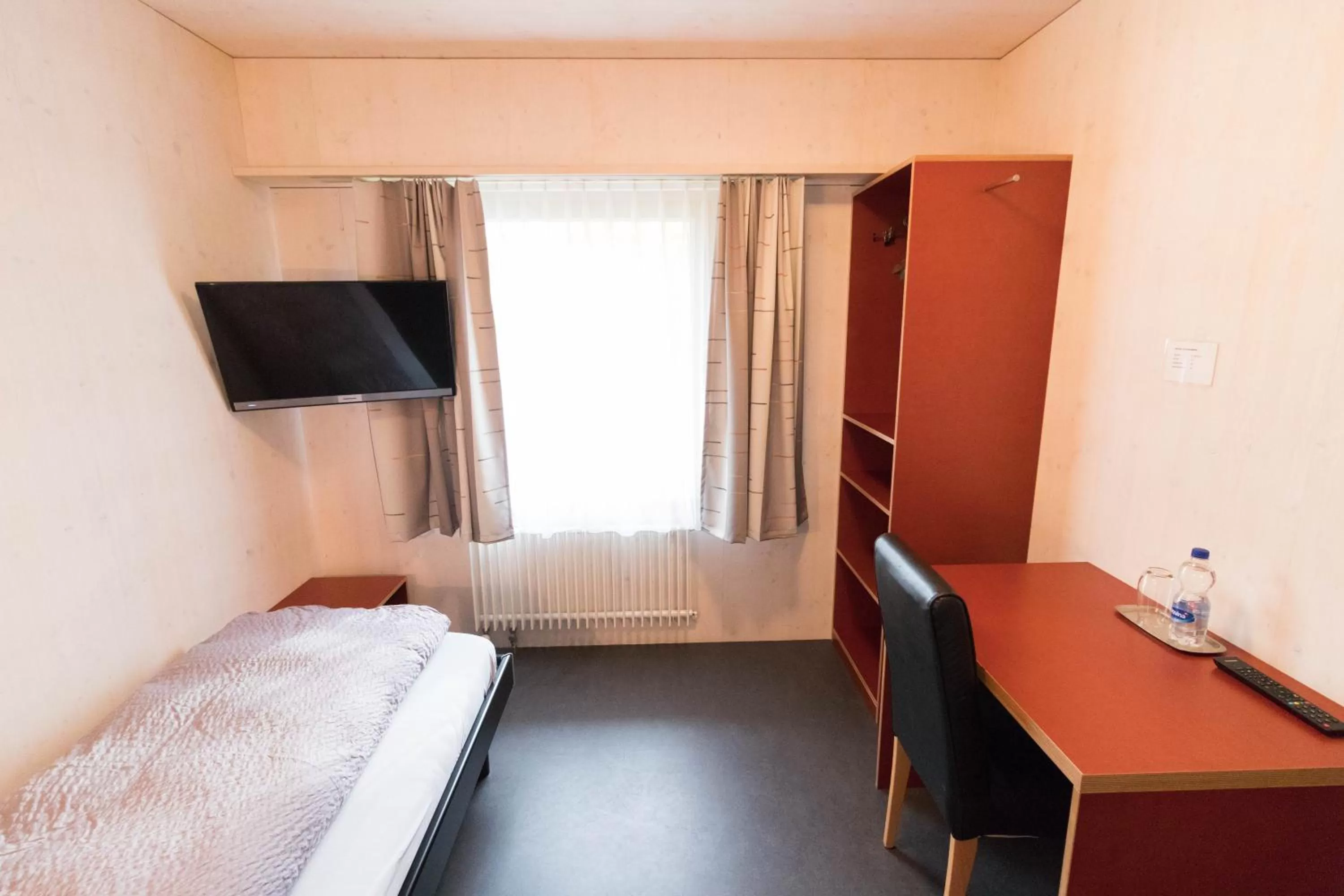 Bedroom, TV/Entertainment Center in Gasthaus Ochsen