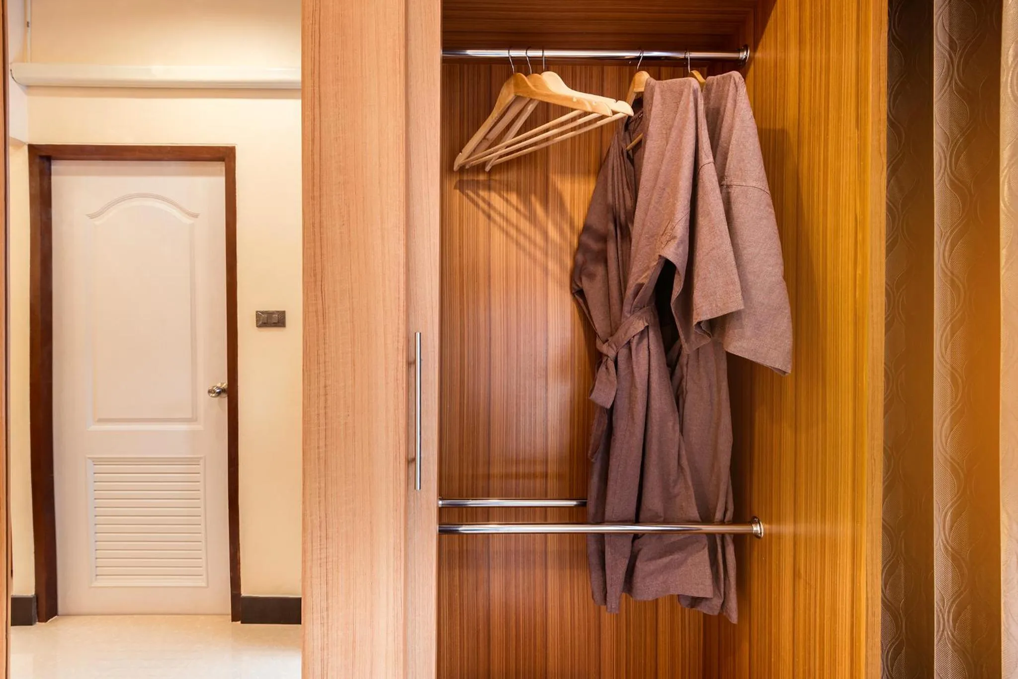 wardrobe in AU Place Hotel