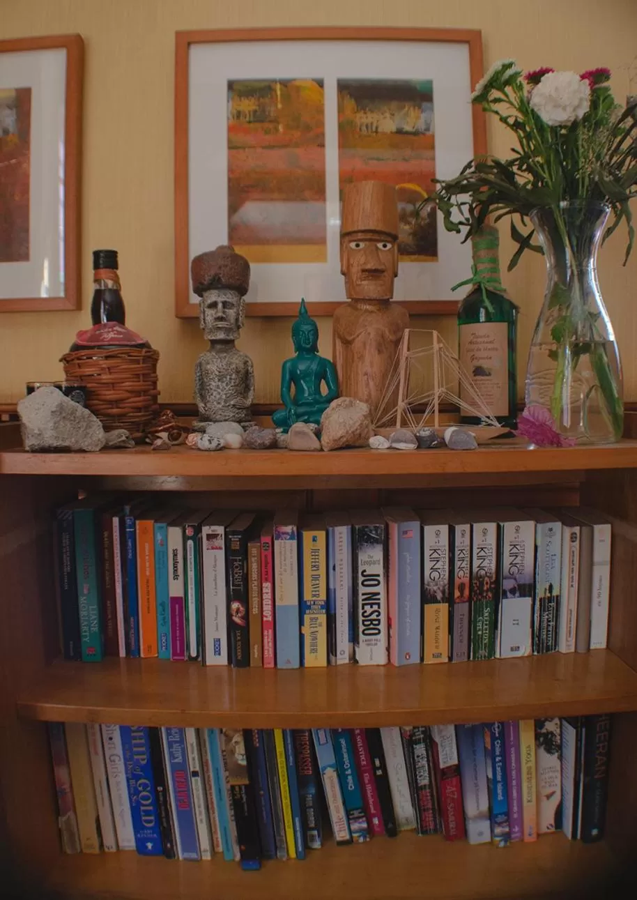 Living room, Library in Hotel Manoir Atkinson