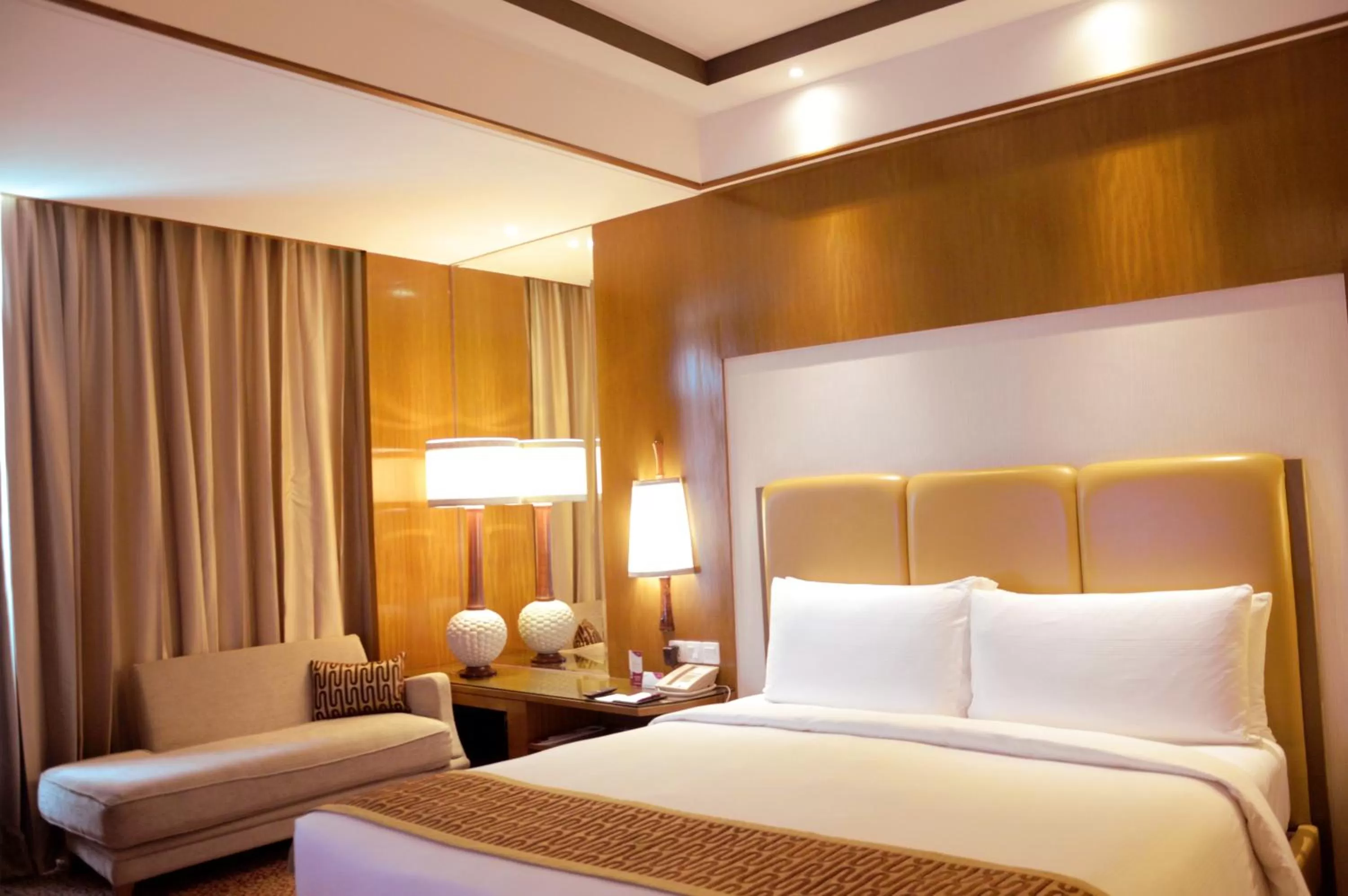 Photo of the whole room, Bed in Crowne Plaza New Delhi Okhla by IHG