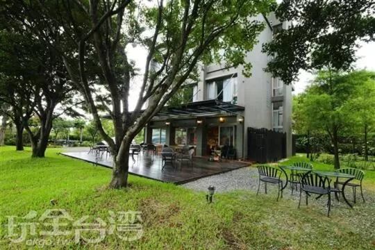 Property Building in Rainbow Bridge B&B