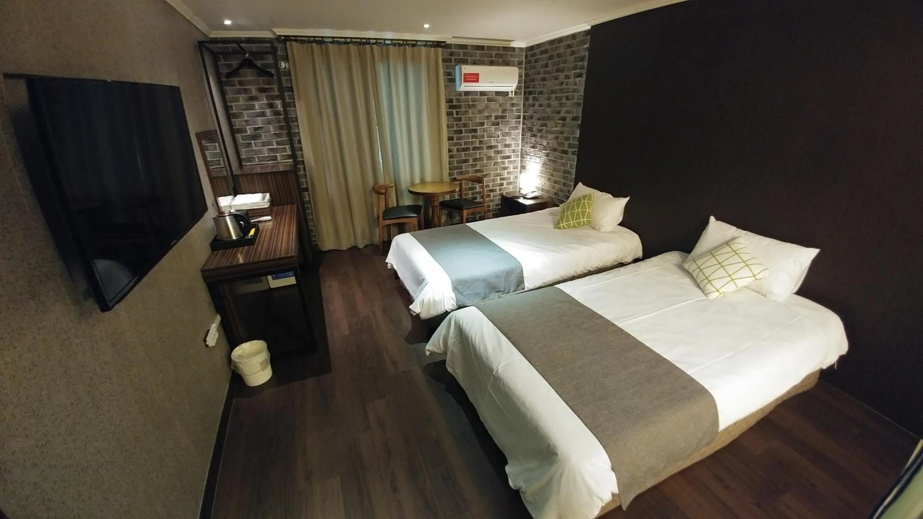 Photo of the whole room, Bed in Hotel Tong Yeondong Jeju