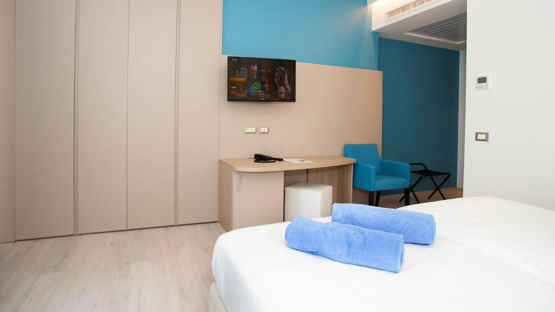 Classic Twin Room in Hotel President