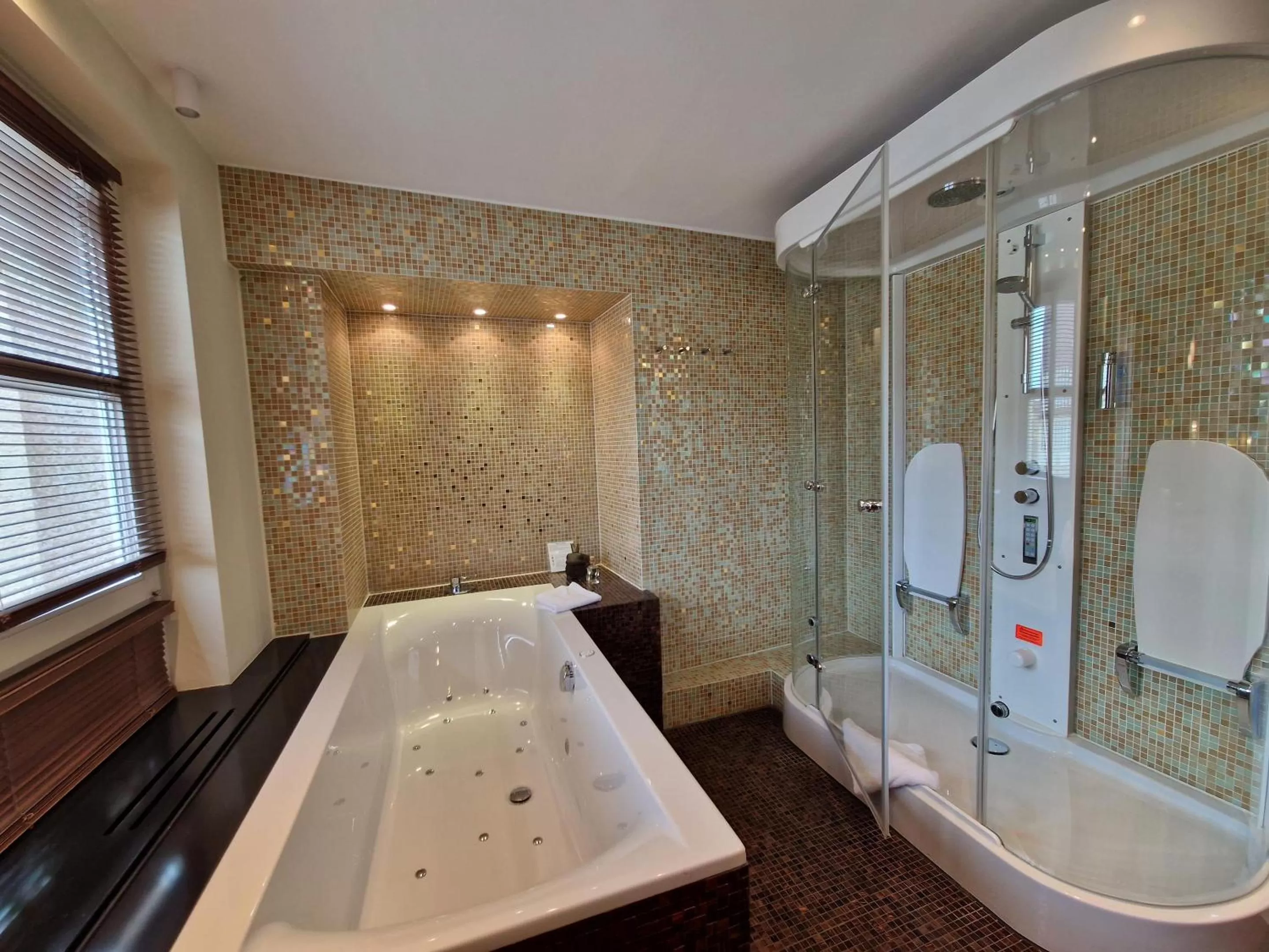 Shower, Bathroom in Laurentius Boutique-Hotel & Restaurant