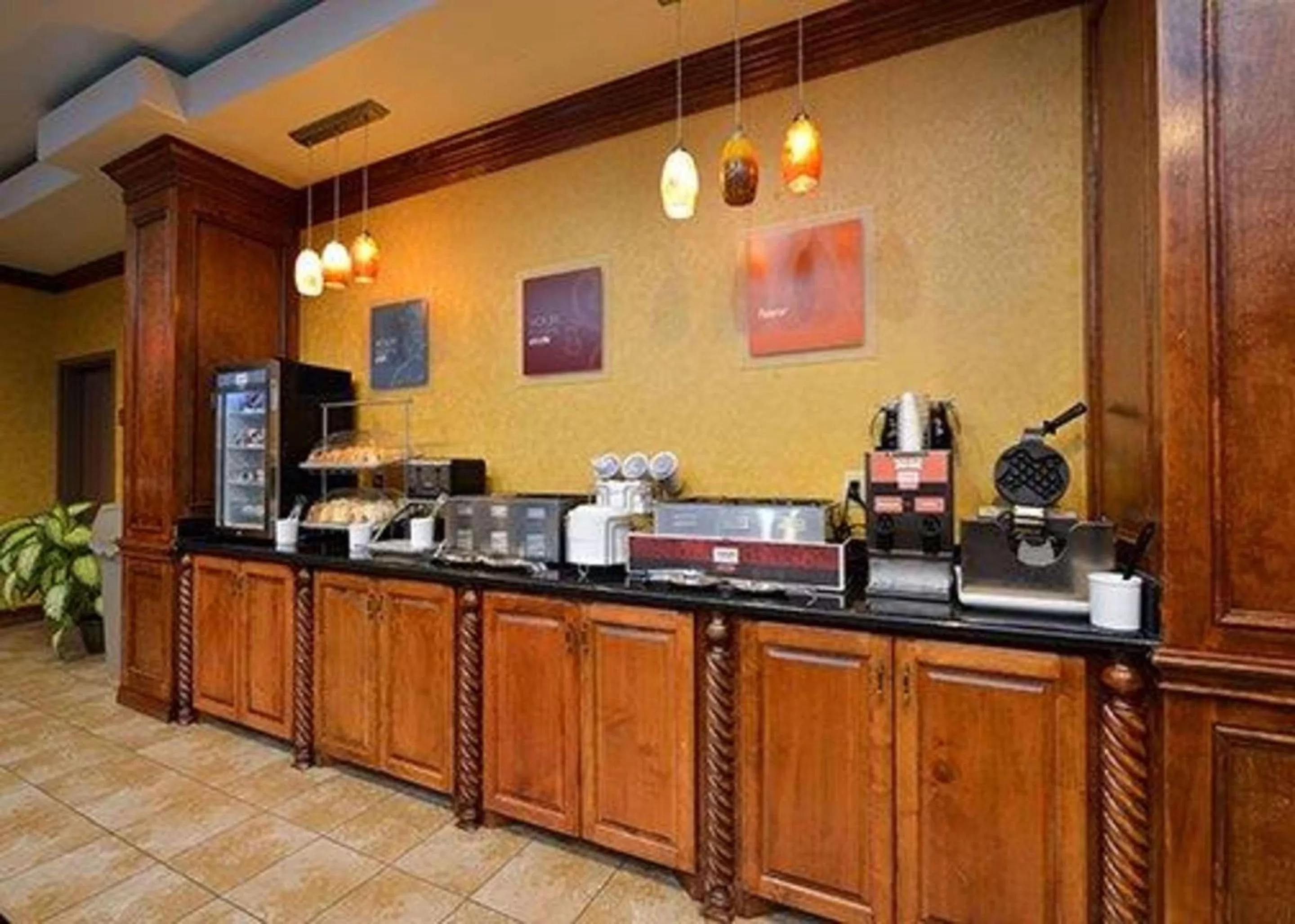 Restaurant/places to eat in Comfort Suites Bay City East