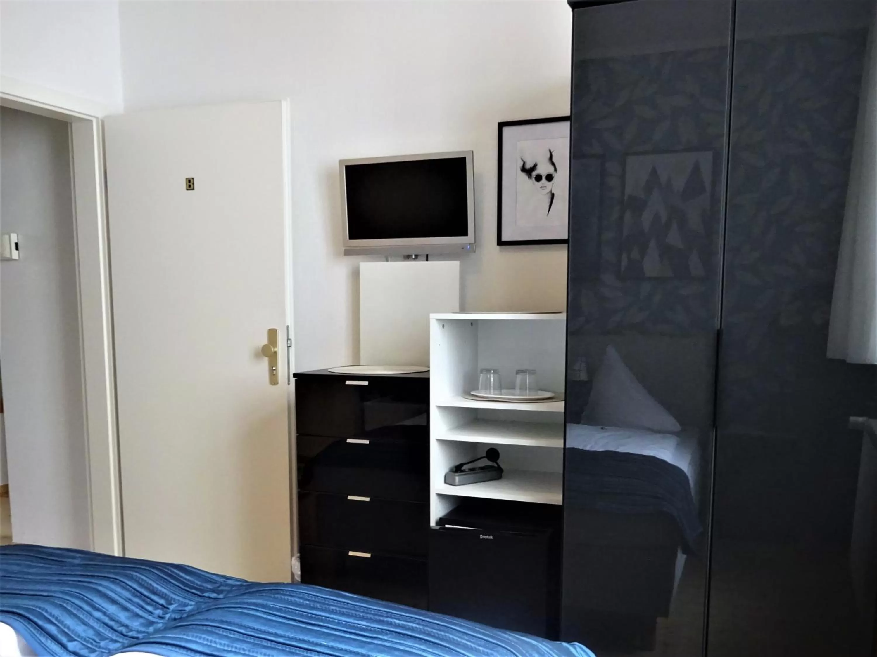 TV/Entertainment Center in Pension Zur Fährbrücke