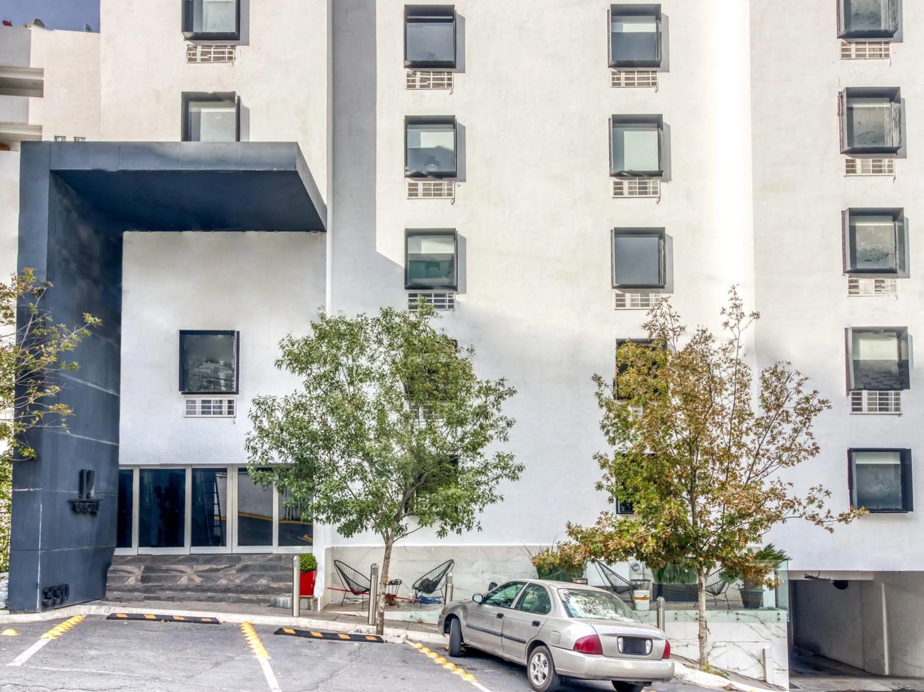 Facade/entrance in VN Hotel