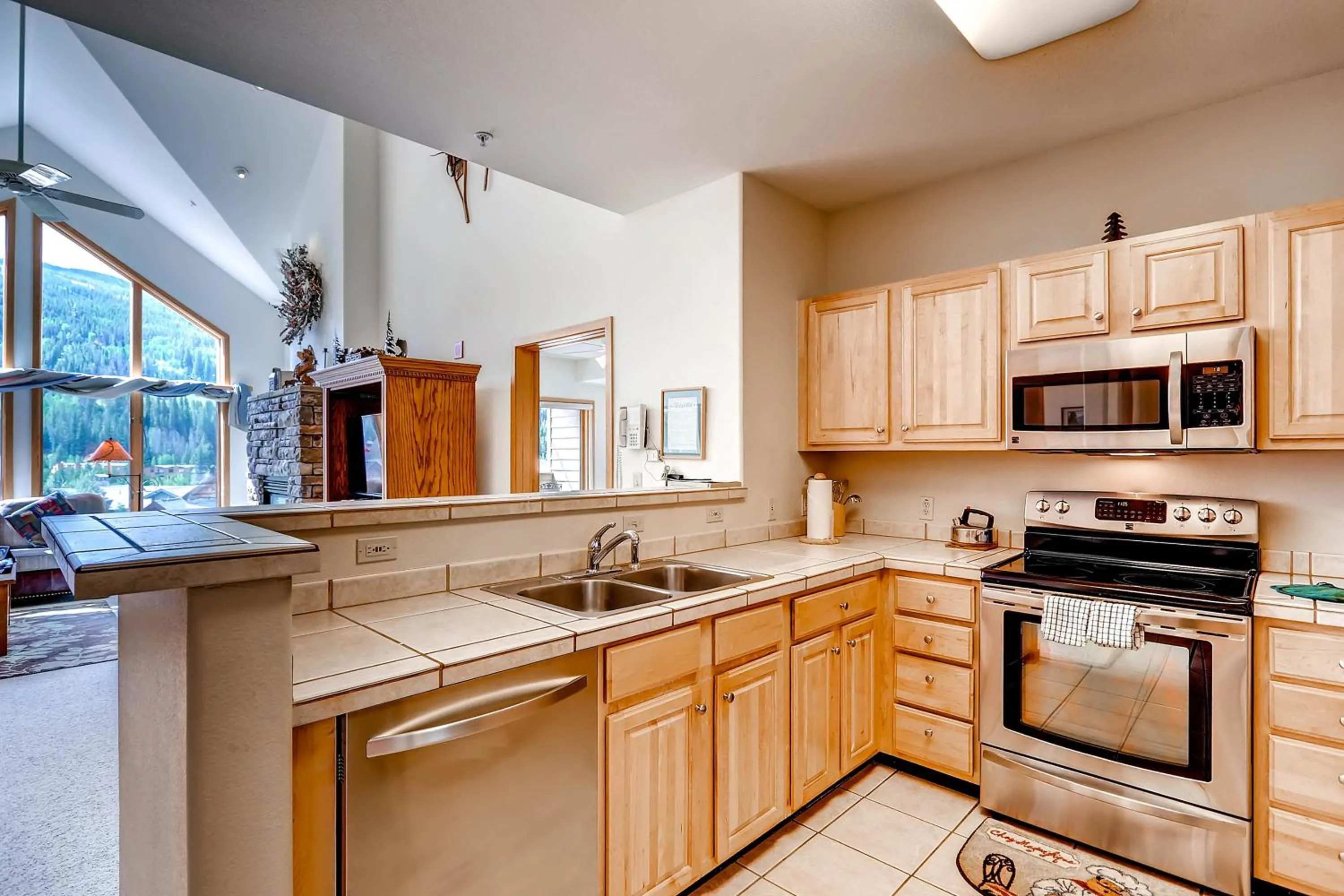 Kitchen or kitchenette in Gateway Mountain Lodge, A Vail Resorts Property