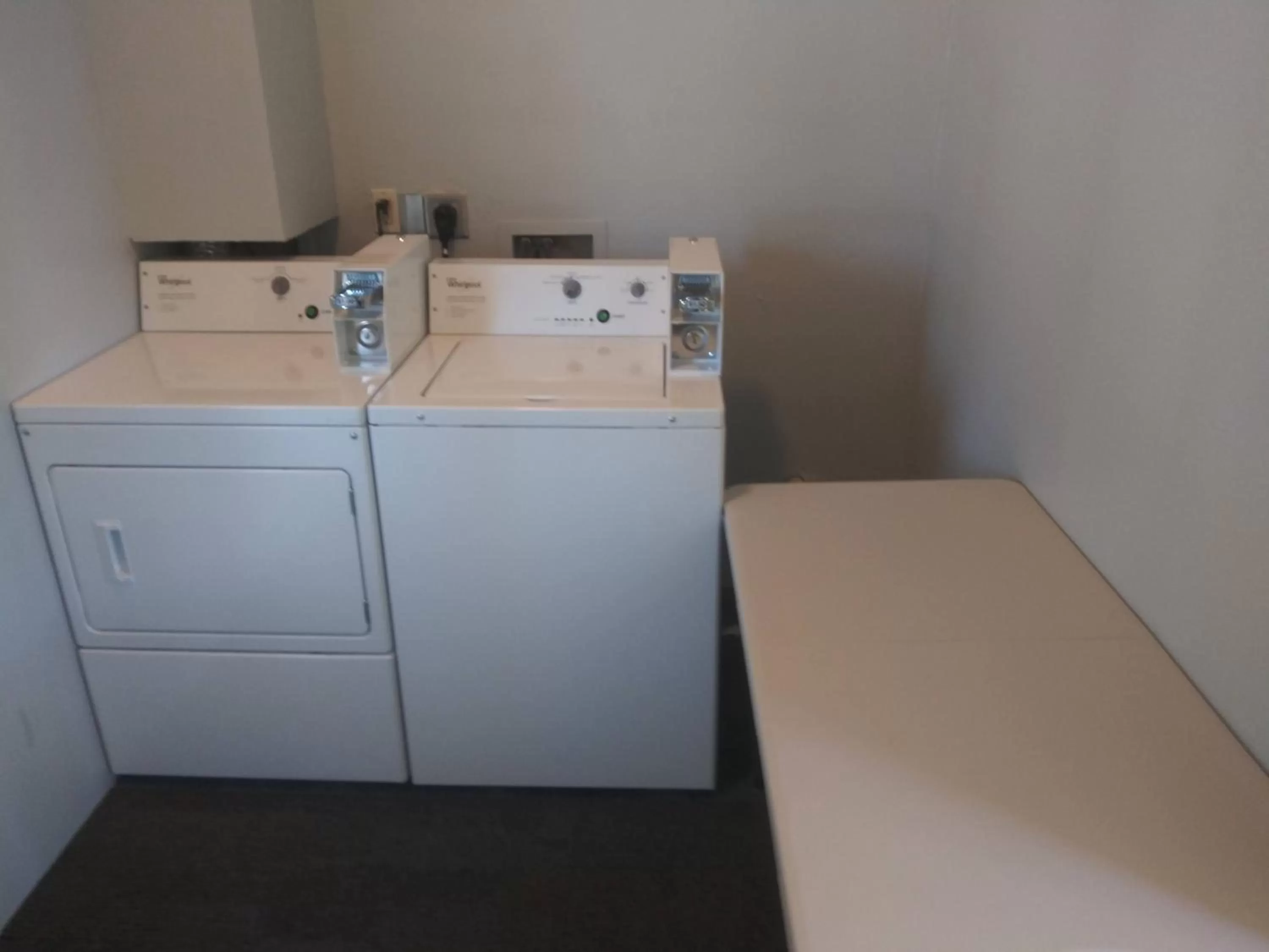 Guests, Kitchen/Kitchenette in GreenTree Inn Montrose