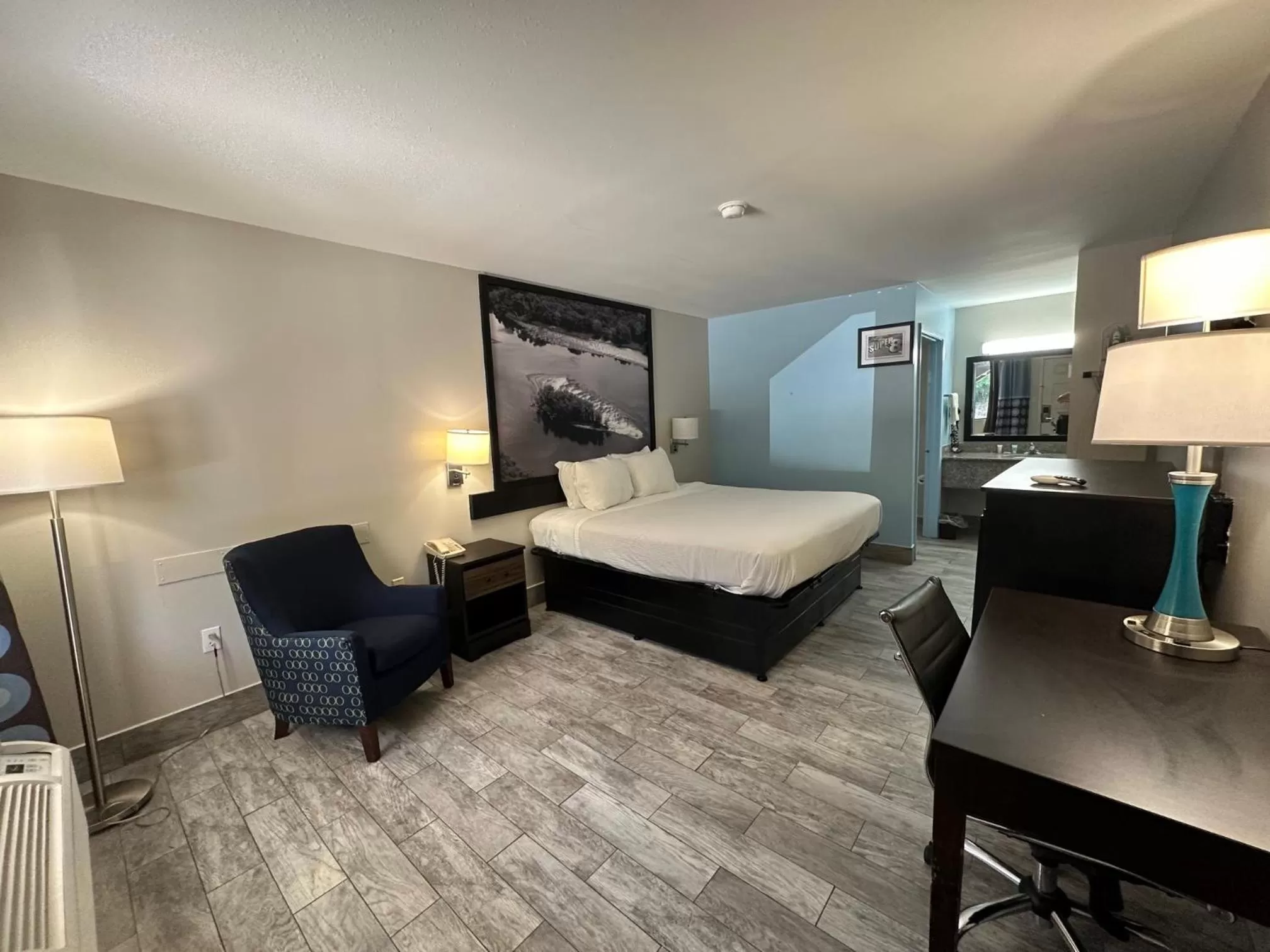 Photo of the whole room, Bed in Super 8 by Wyndham Ocean Springs Biloxi