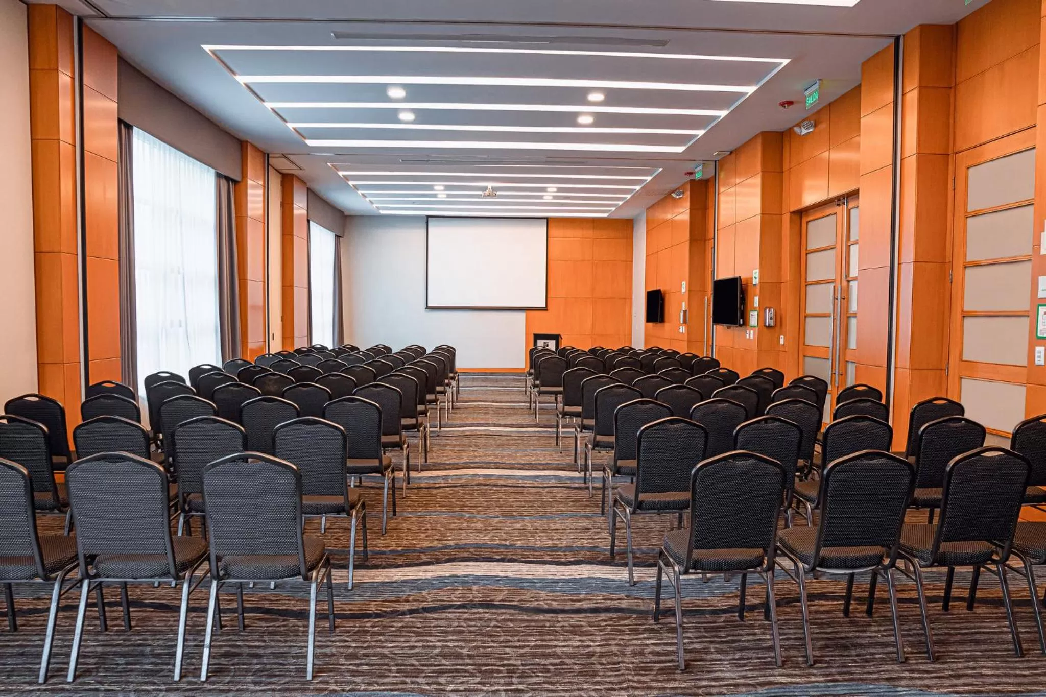 Meeting/conference room in Holiday Inn Guayaquil Airport by IHG